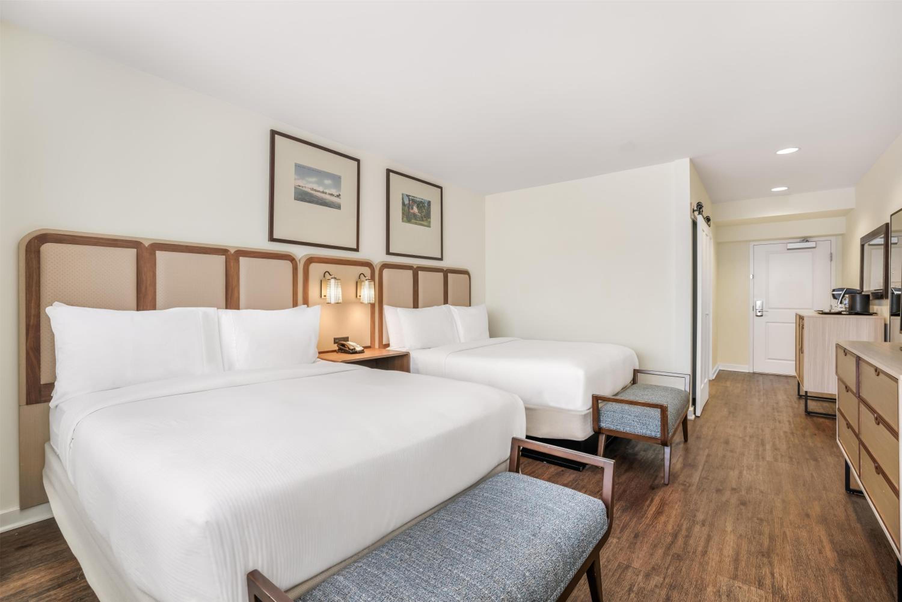Queen Room with Two Queen Beds - Photo 2