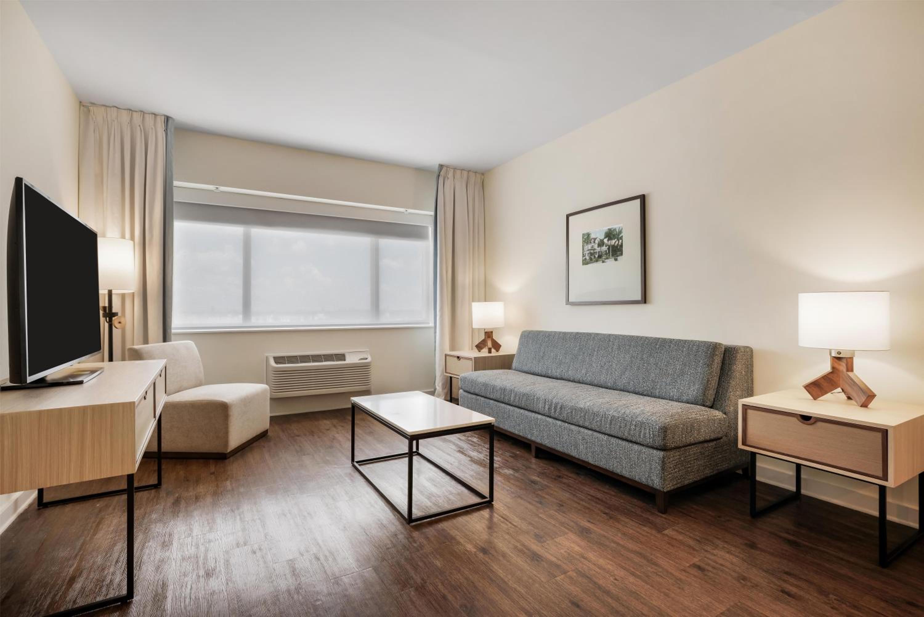 One-Bedroom King Suite - Photo 3