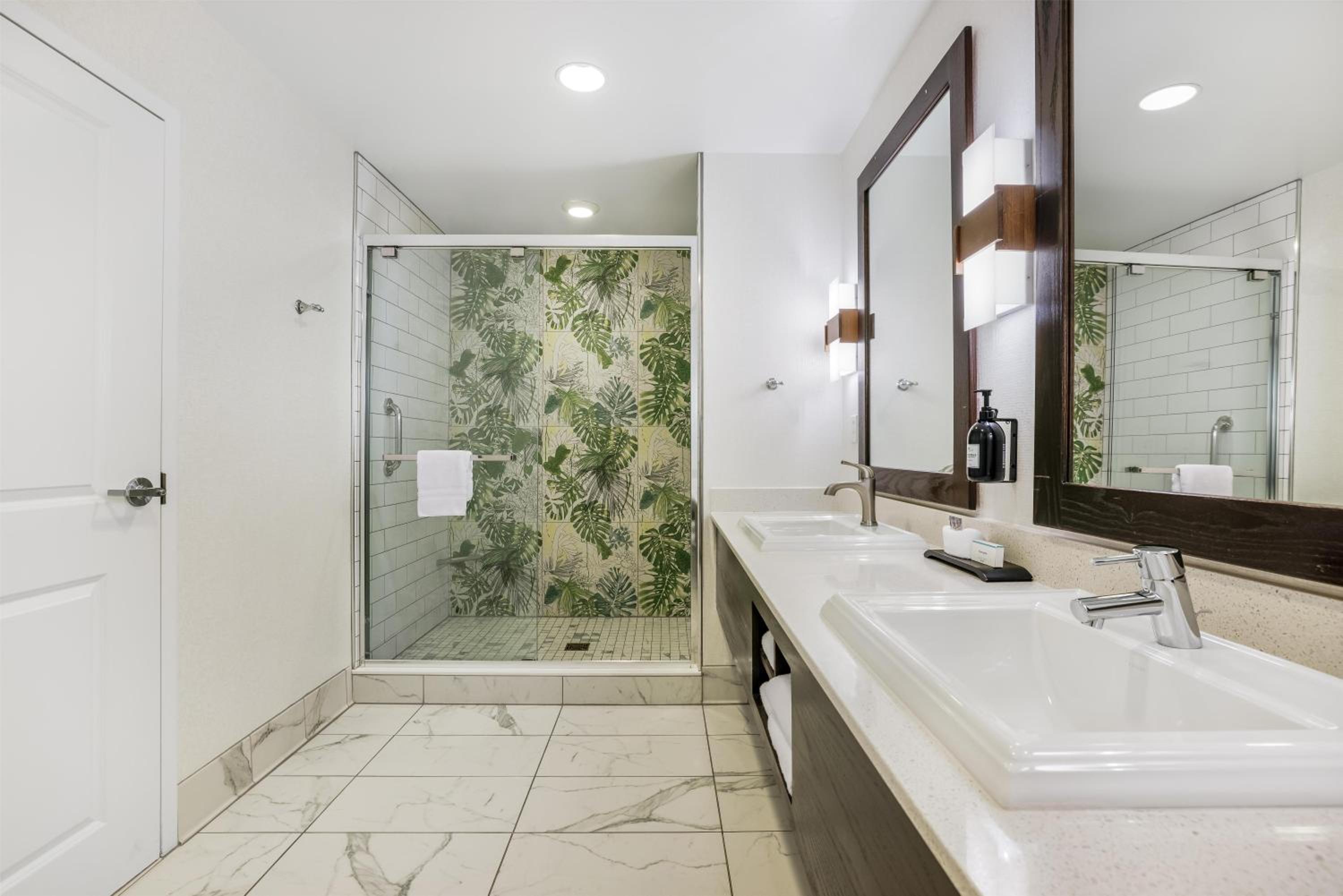 King Studio Suite - Photo 2