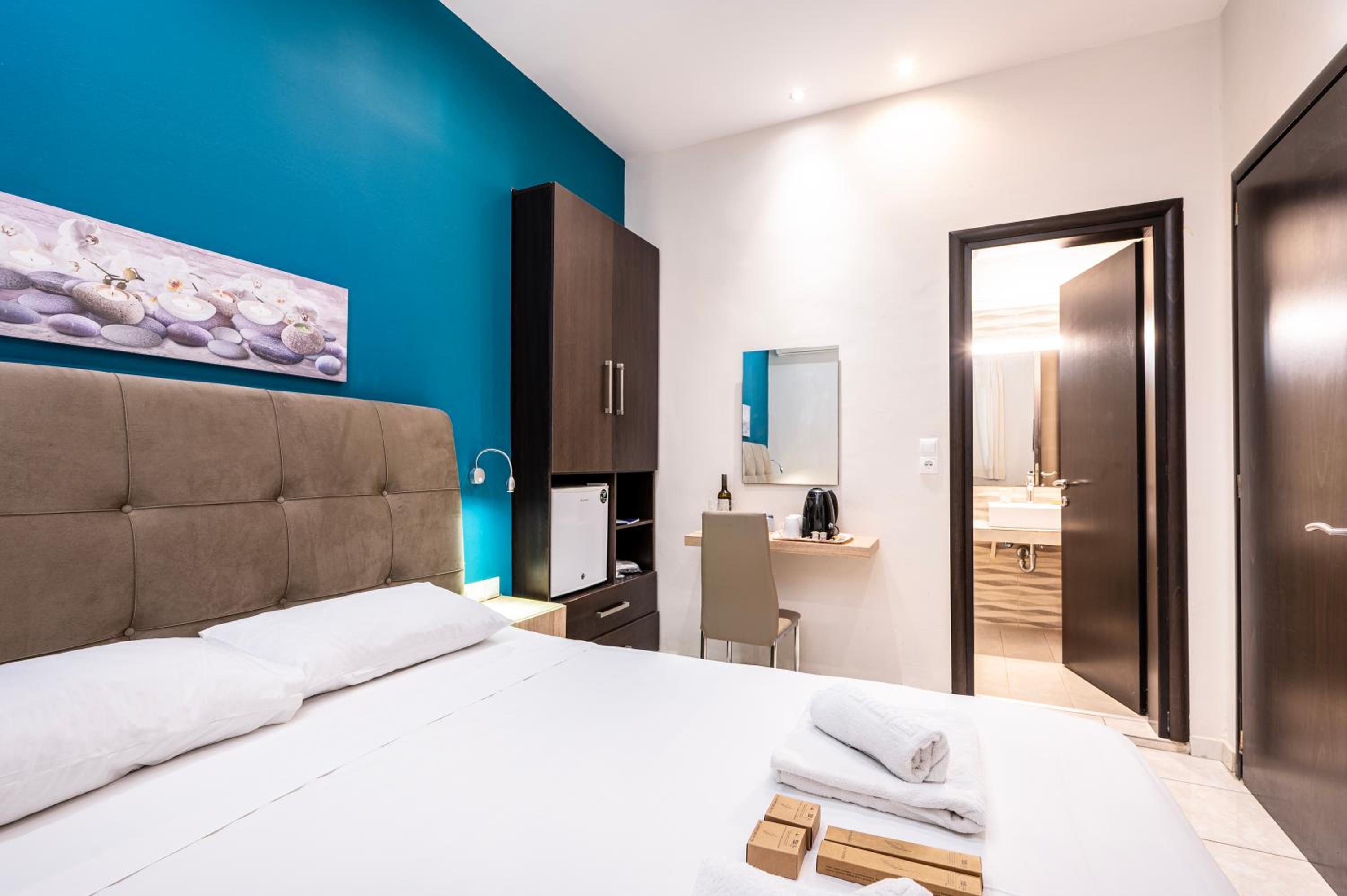 Economy Double Room with Window photo 2