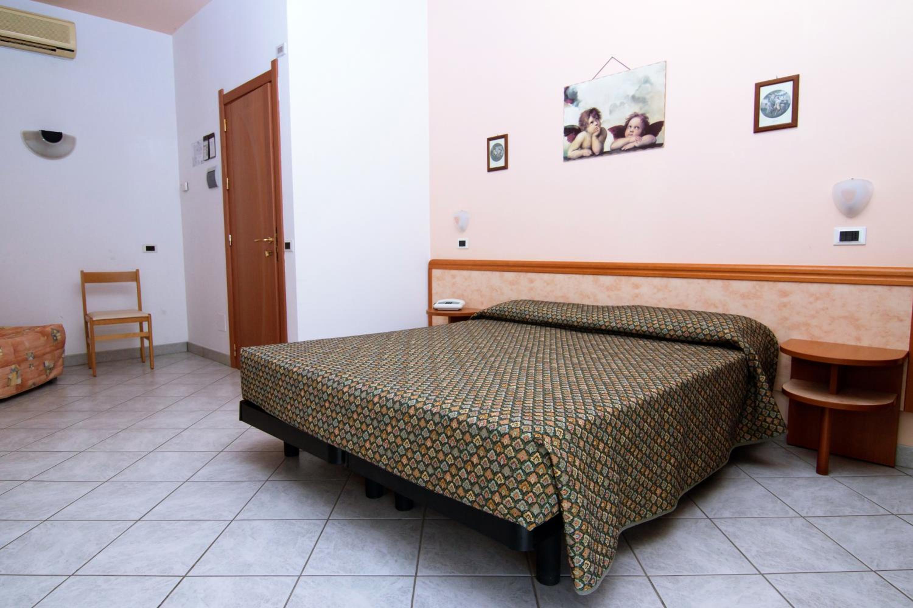 Triple Room - Photo 1