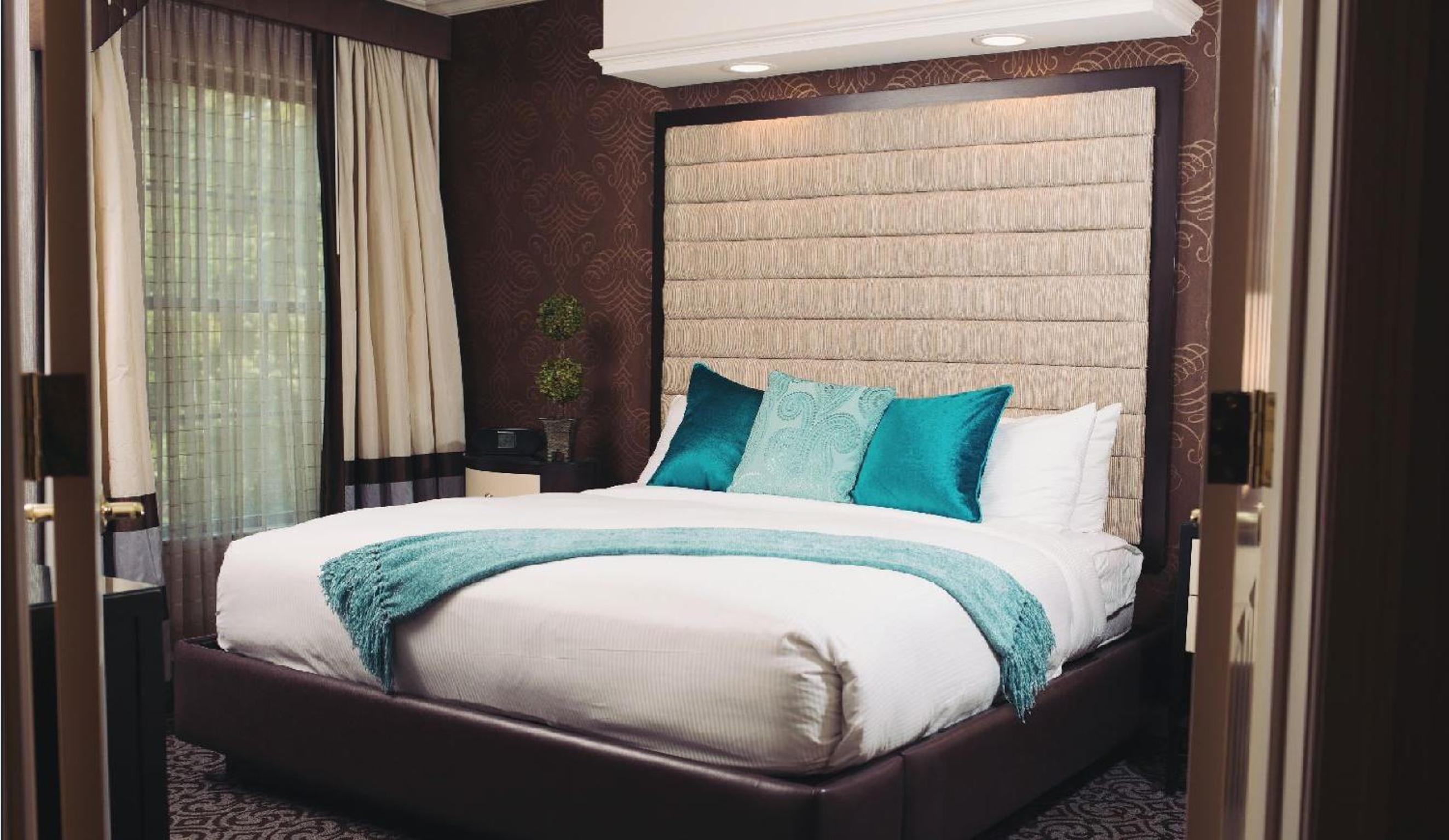 KING ONE BEDROOM SUITE - Photo 6