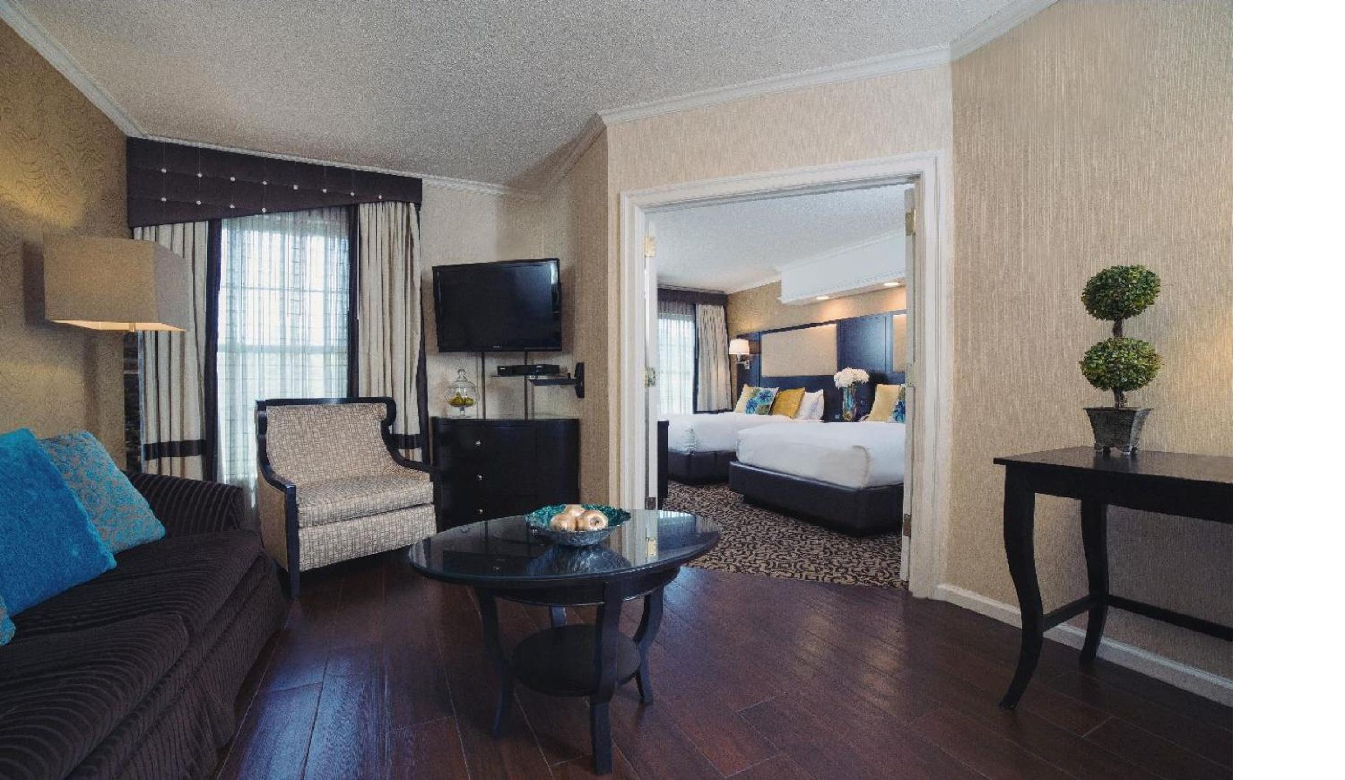 Double One Bedroom Suite - Photo 3