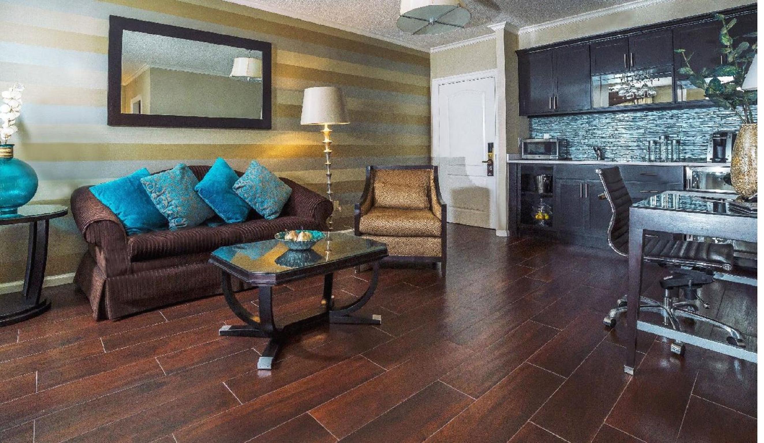 Studio King Suite - Photo 3