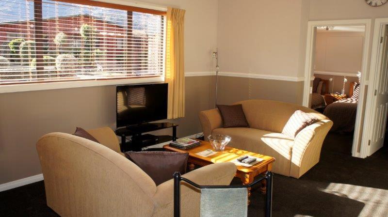 Two-Bedroom Bungalow - No Spa Bath photo 3