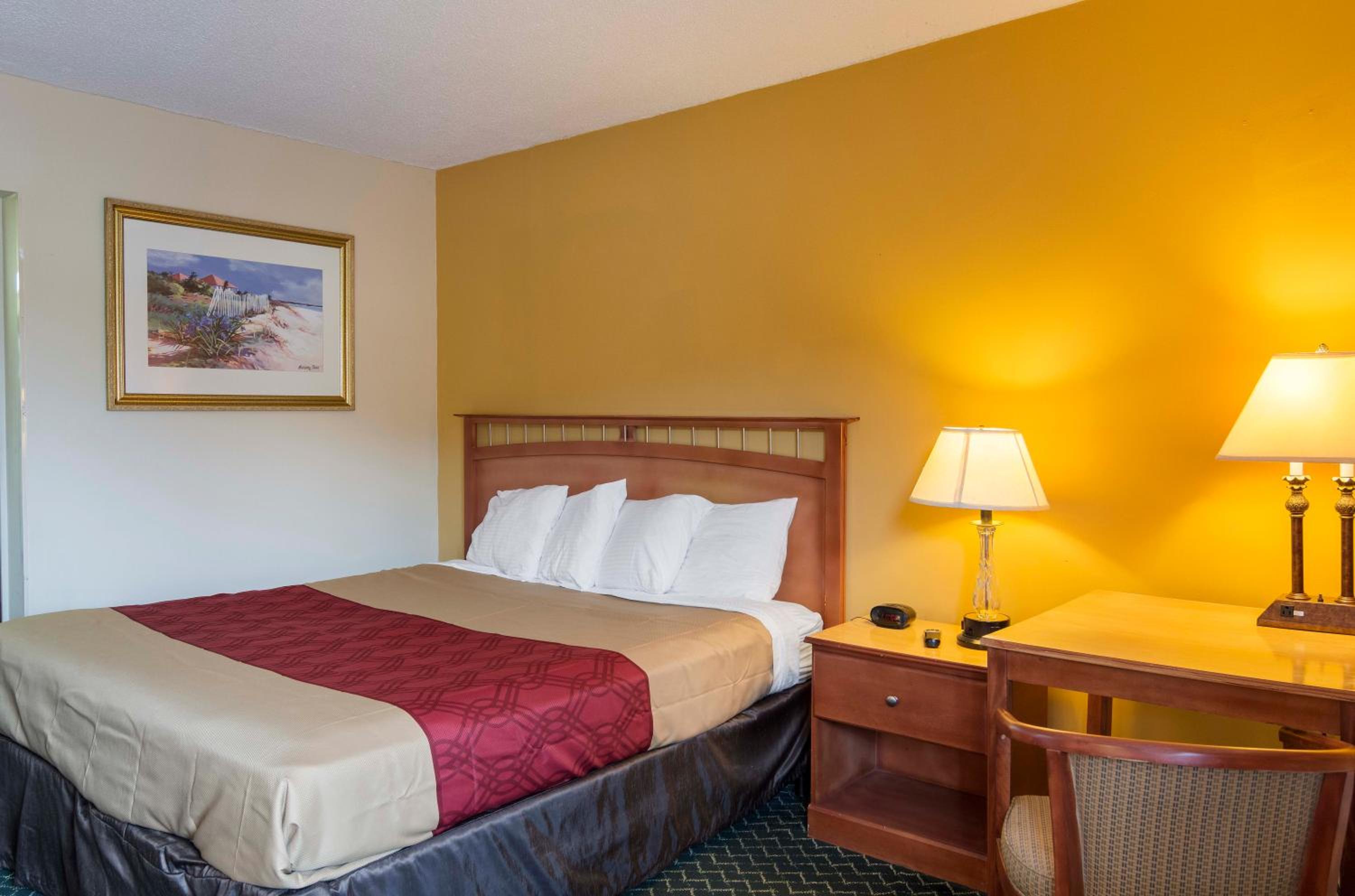 King Room - Non-Smoking - Photo 2