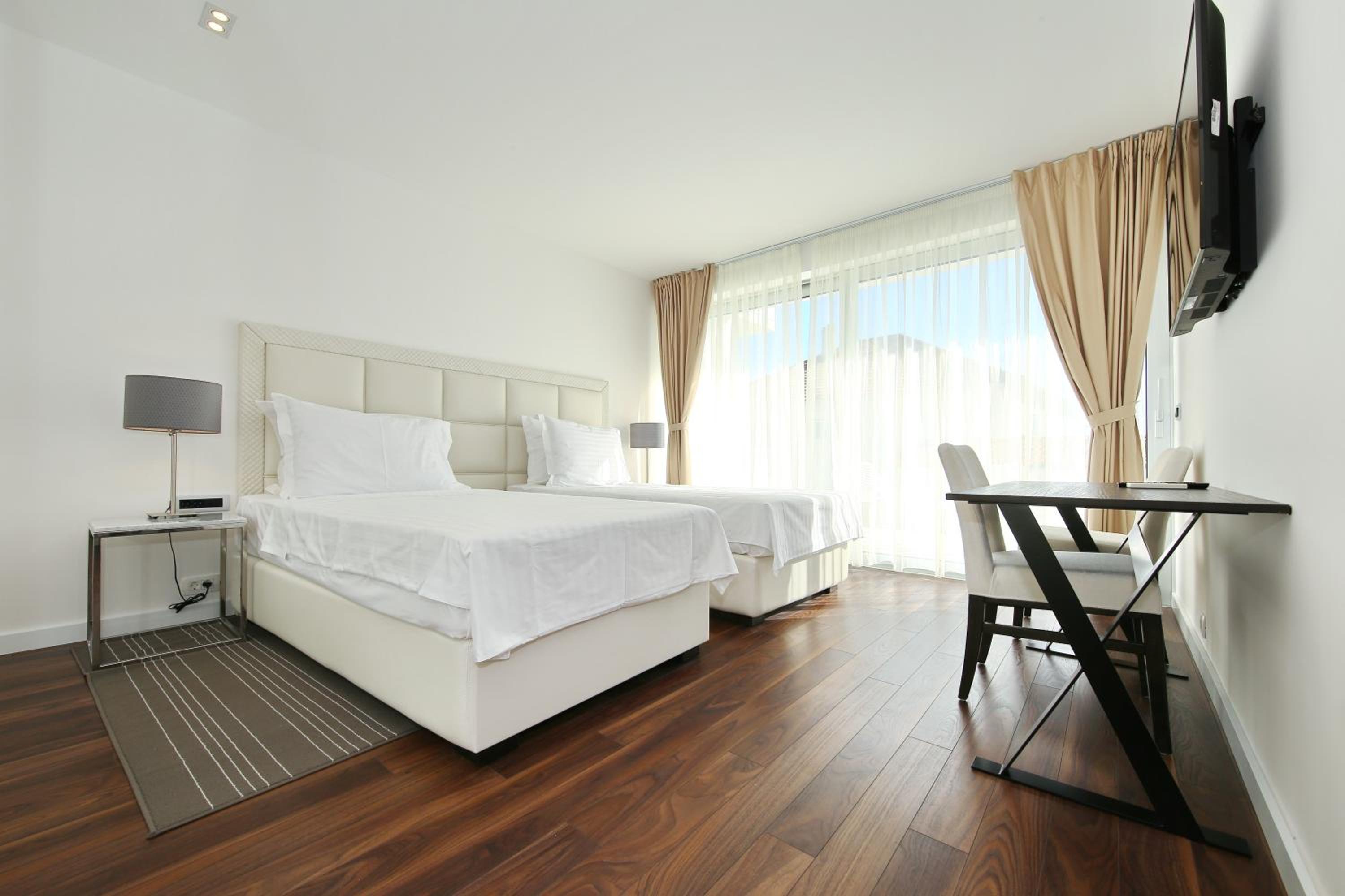 Deluxe Double or Twin Room - Photo 10