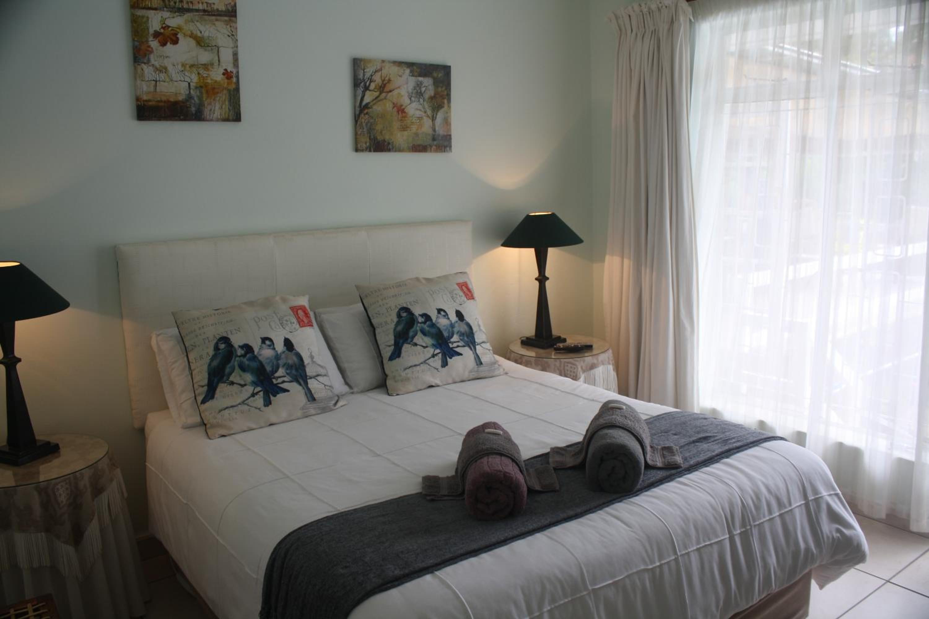 Queen Room with Garden and Pool View - Photo 1