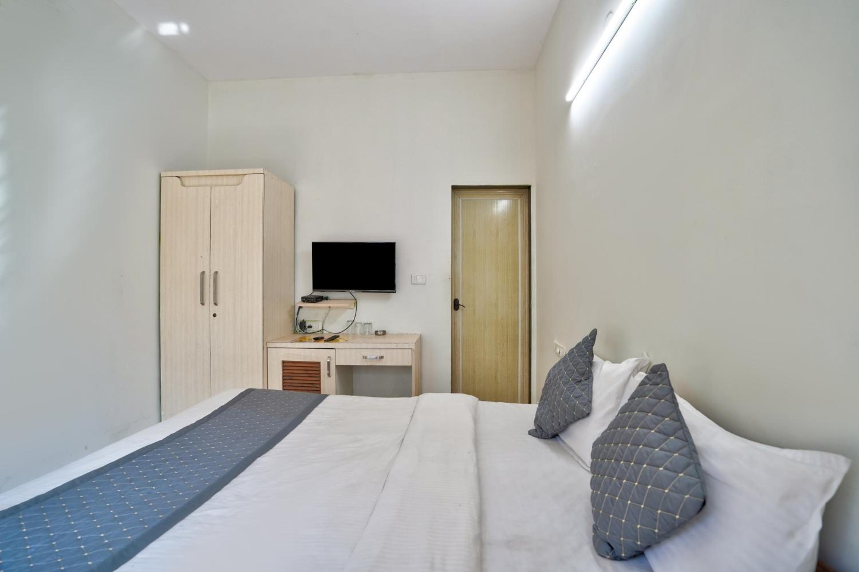 Budget Double Room photo 3