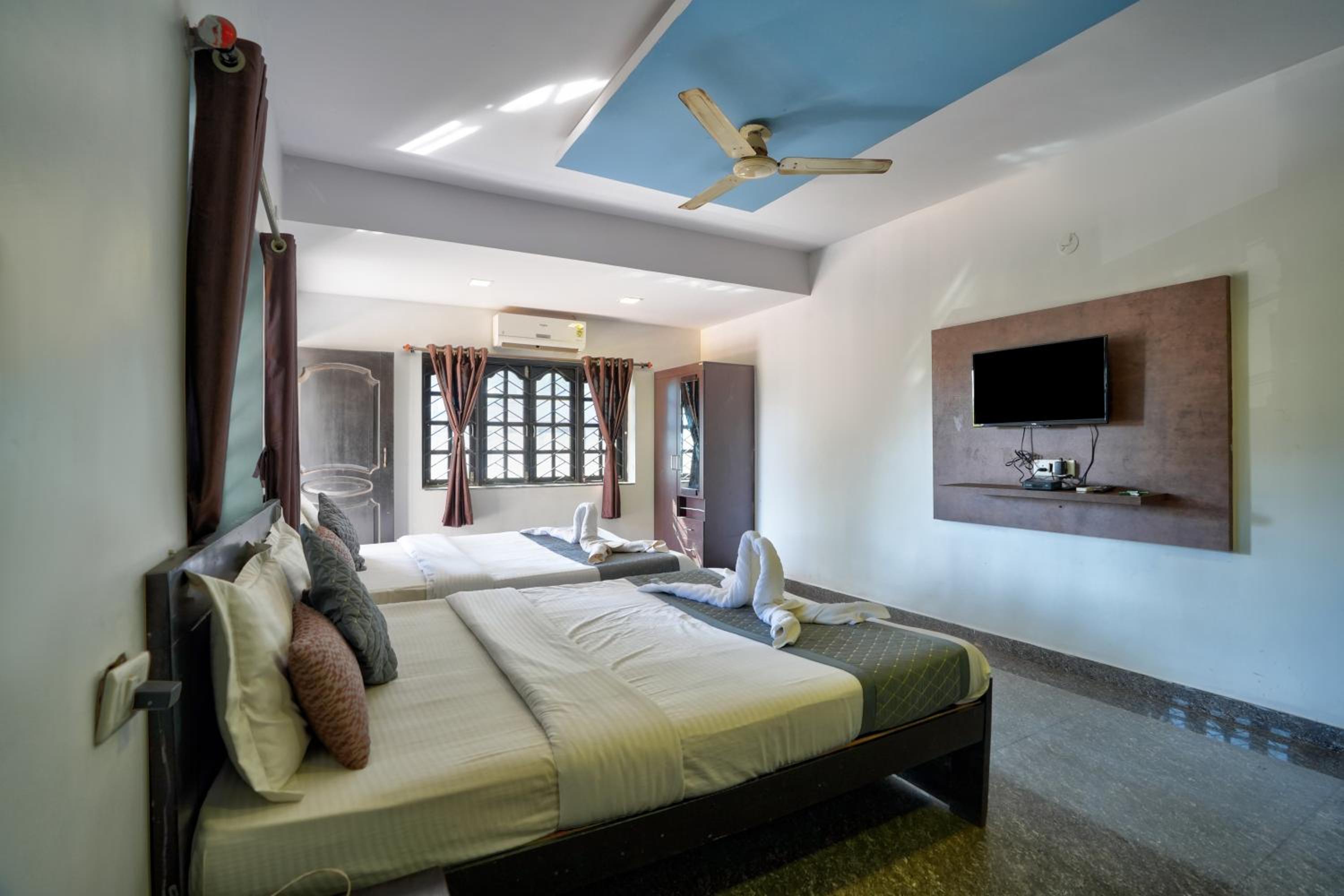Deluxe Double Room with Extra Bed photo 2