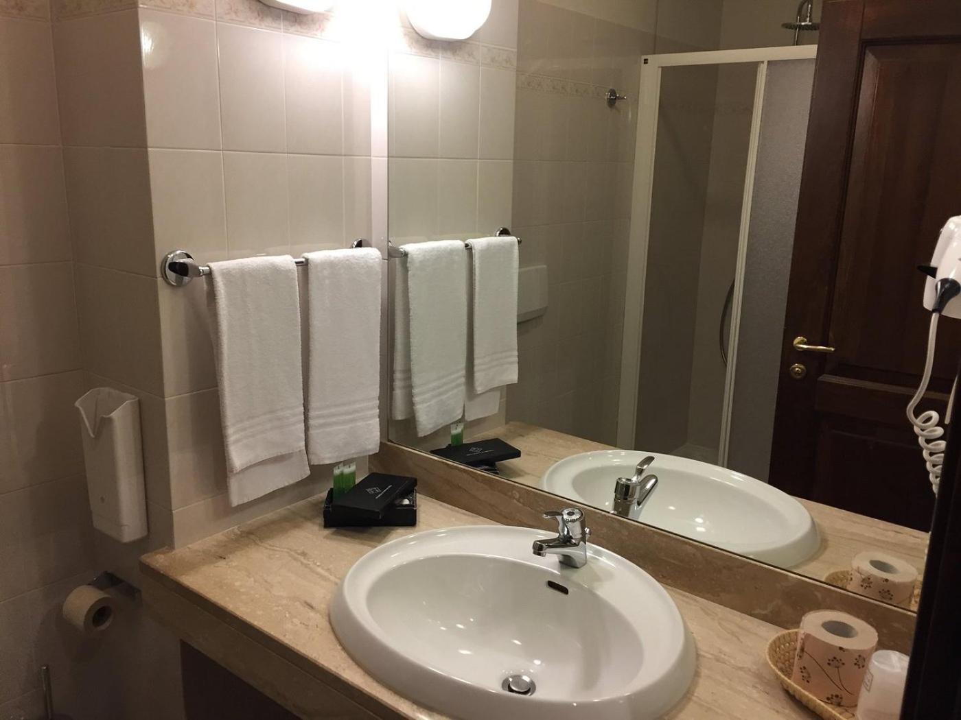 Deluxe Double or Twin Room with Balcony photo 3