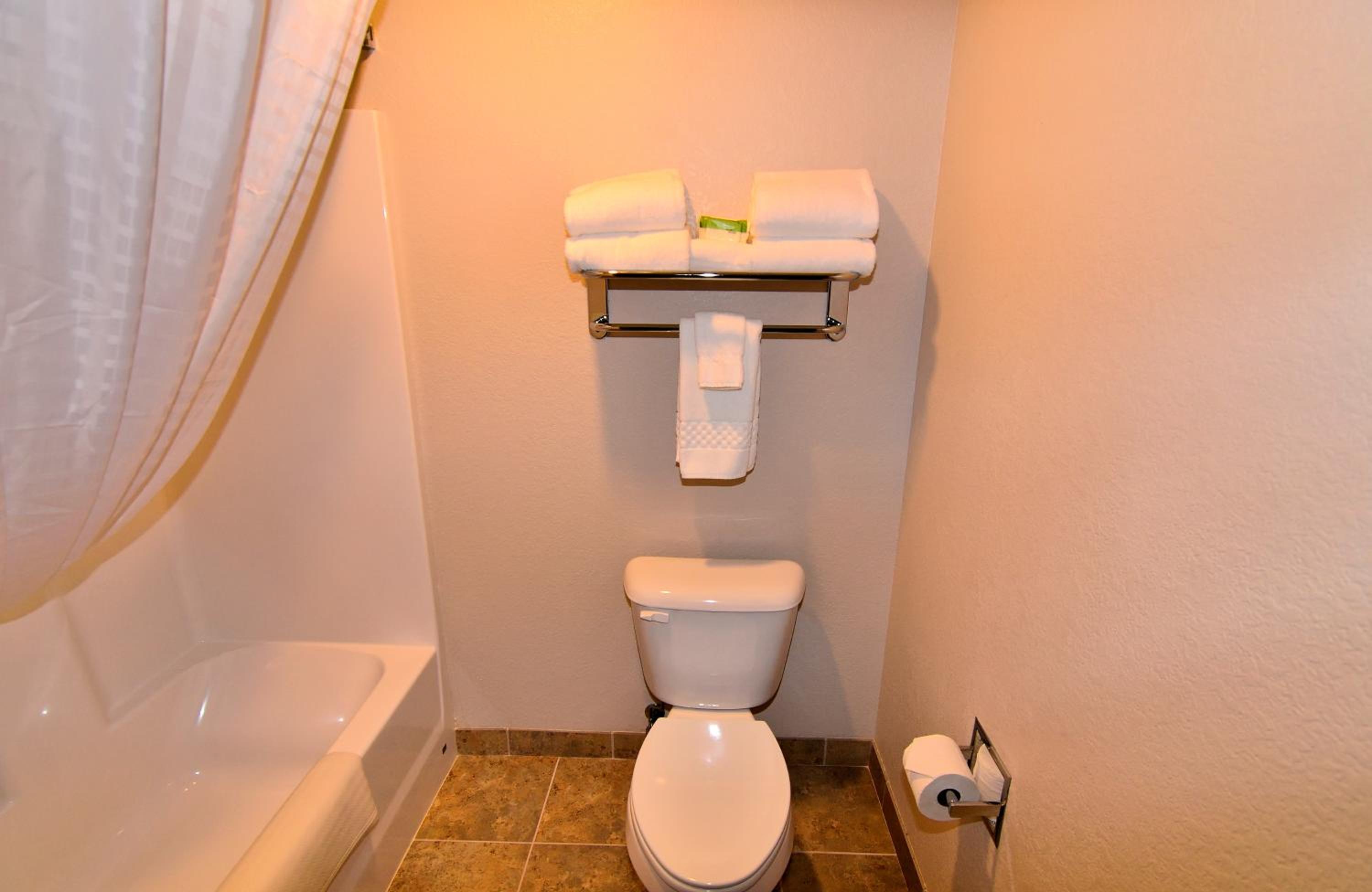 Standard Queen Room photo 3