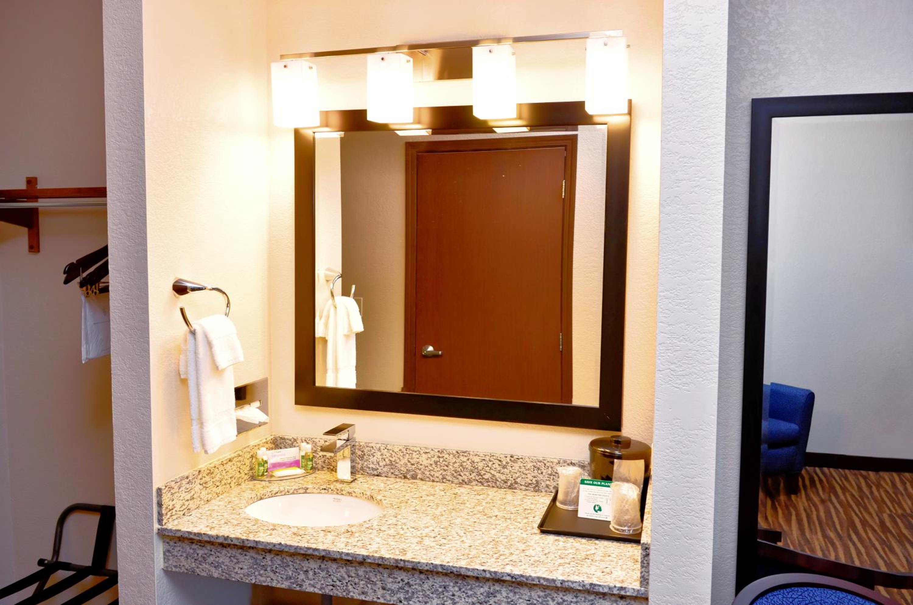 King Room - Disability Access photo 3