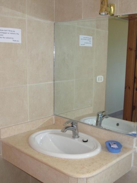 Double Room - Photo 9
