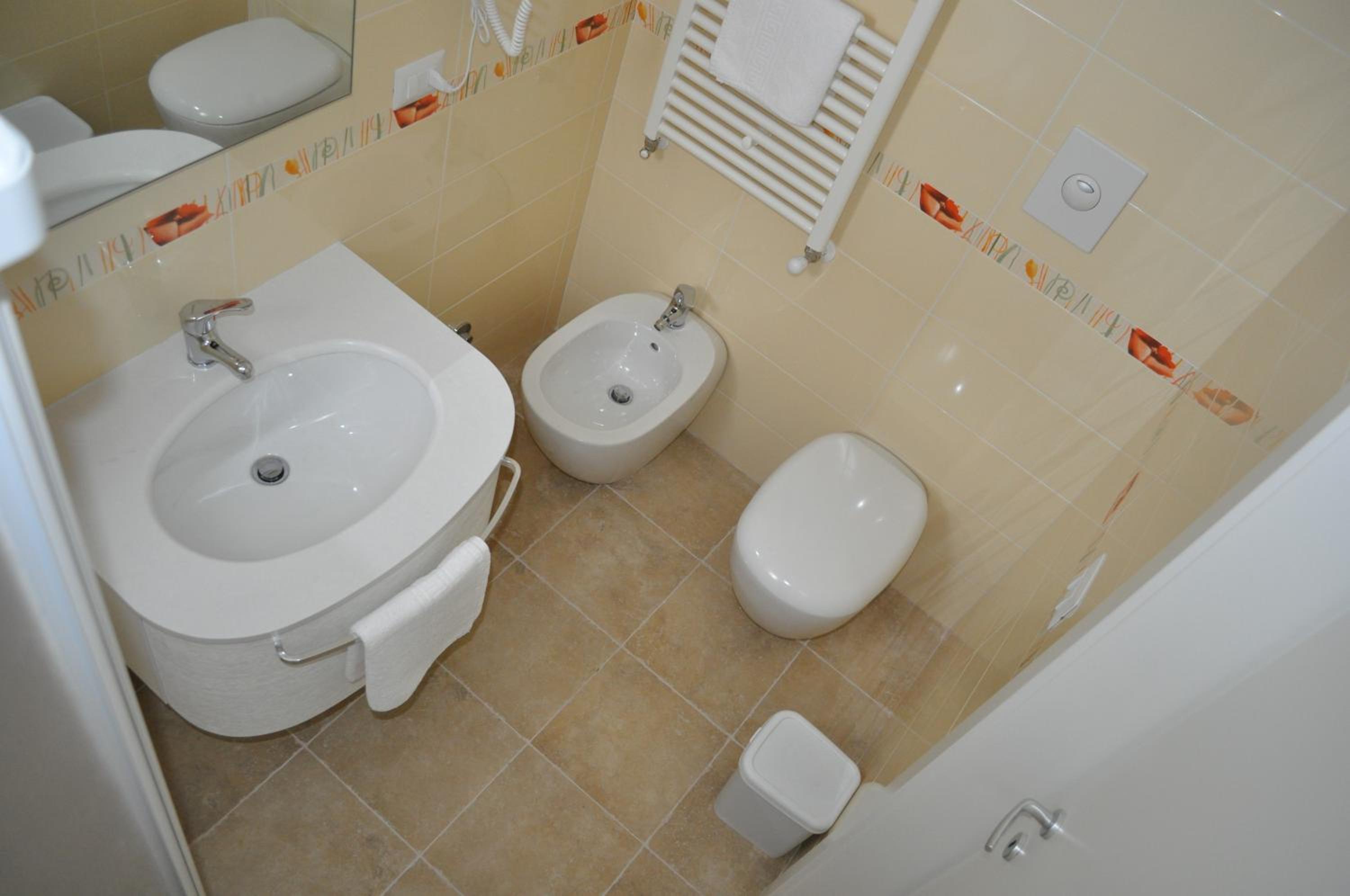 Double Room - Photo 2