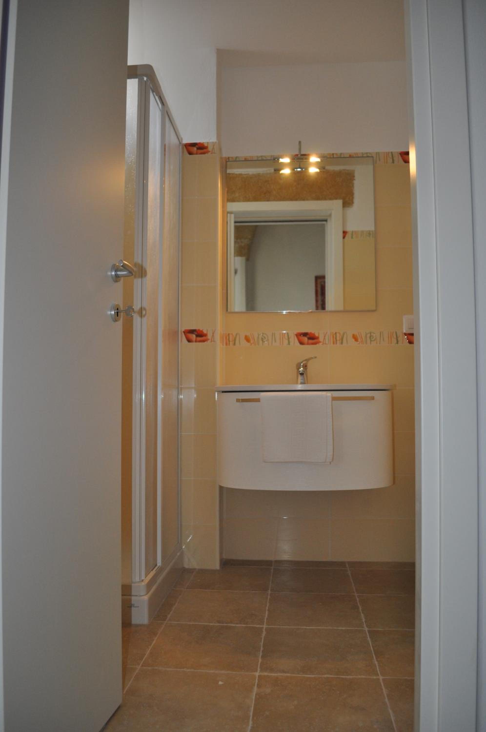 Double Room - Photo 25