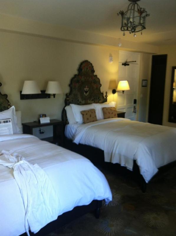 Deluxe Double Room with Two Double Beds - Photo 8