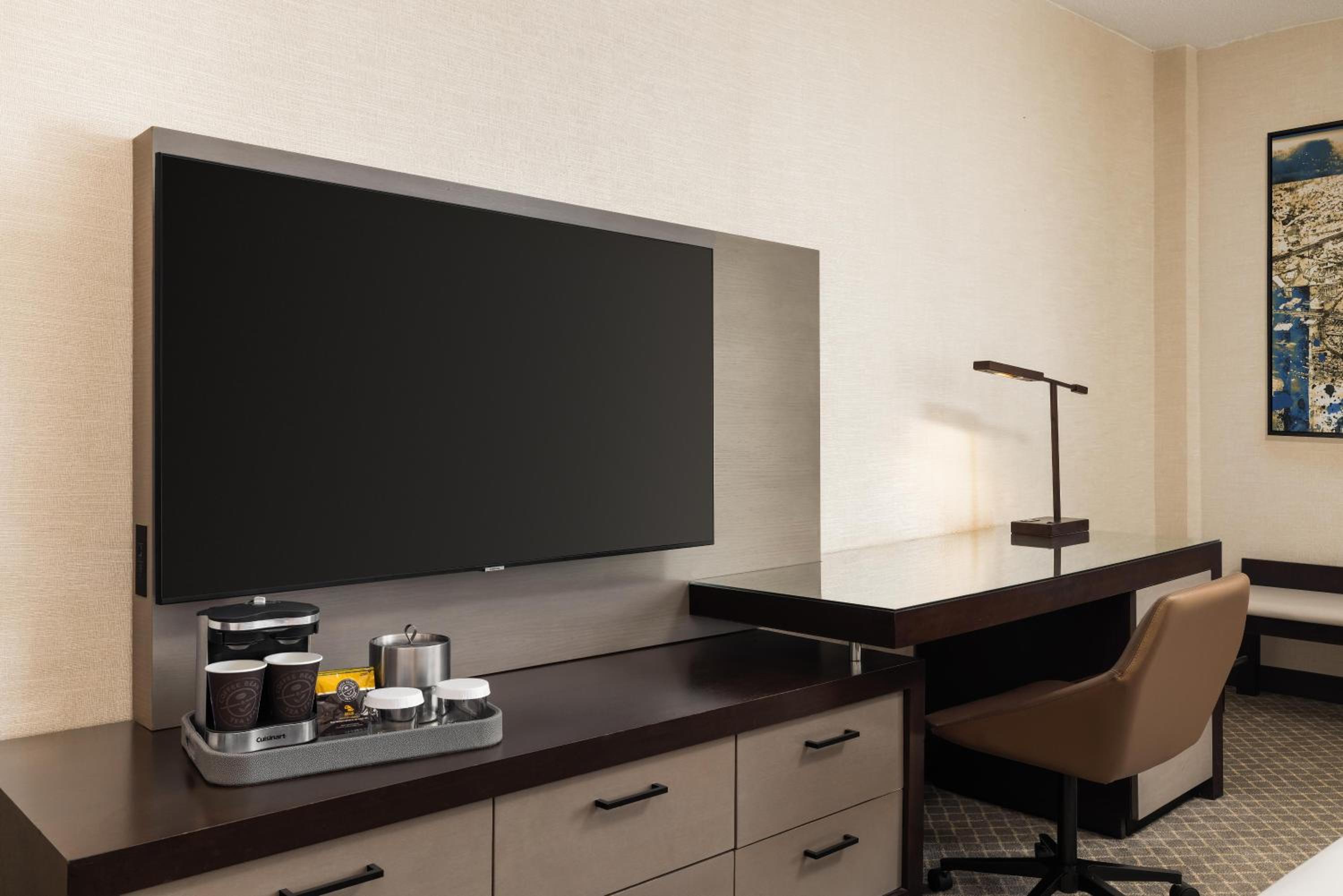 King Room with Peloton Bike - Photo 4