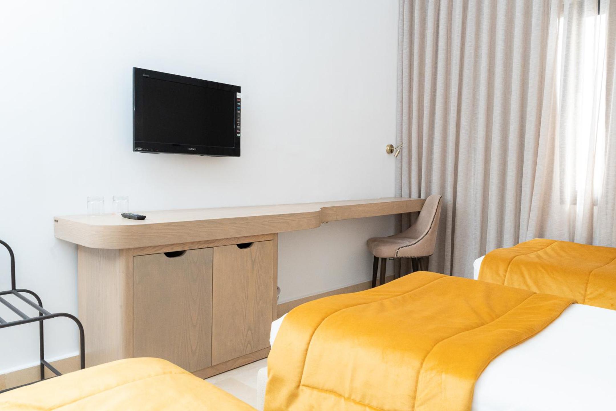 Deluxe Triple Room
