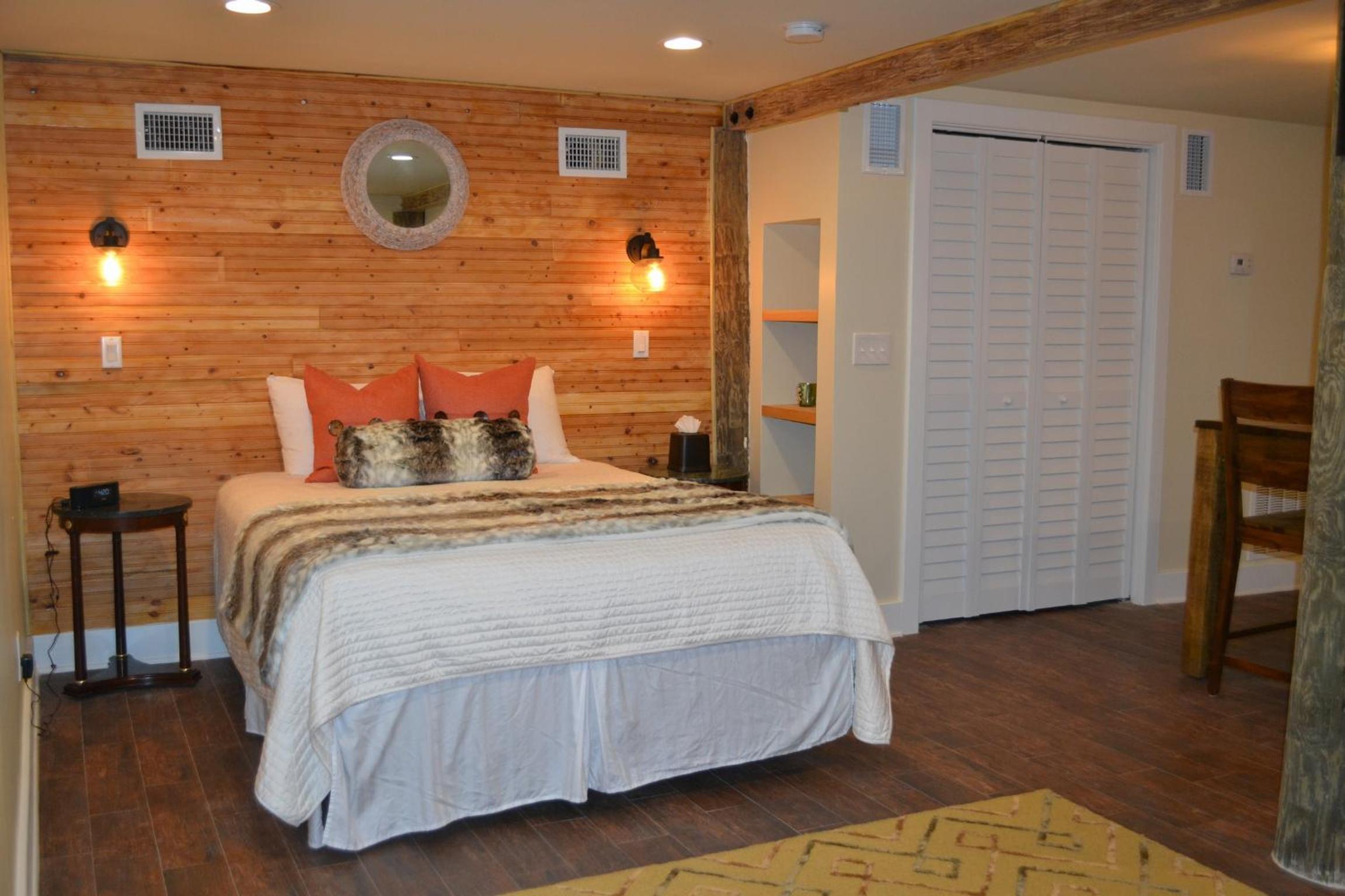 King Suite with Patio (Sandpiper)