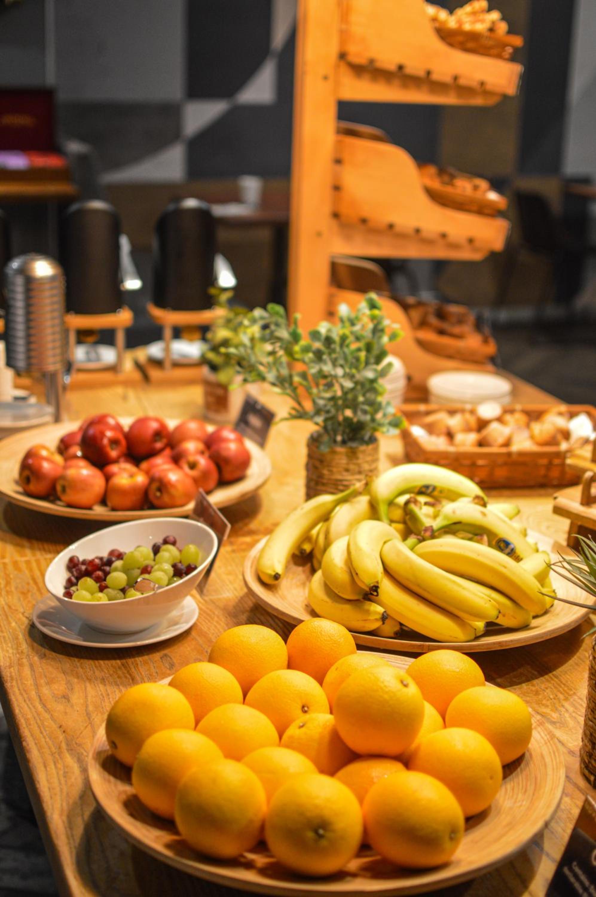 Executive King Room with Sofa Bed - Photo 3