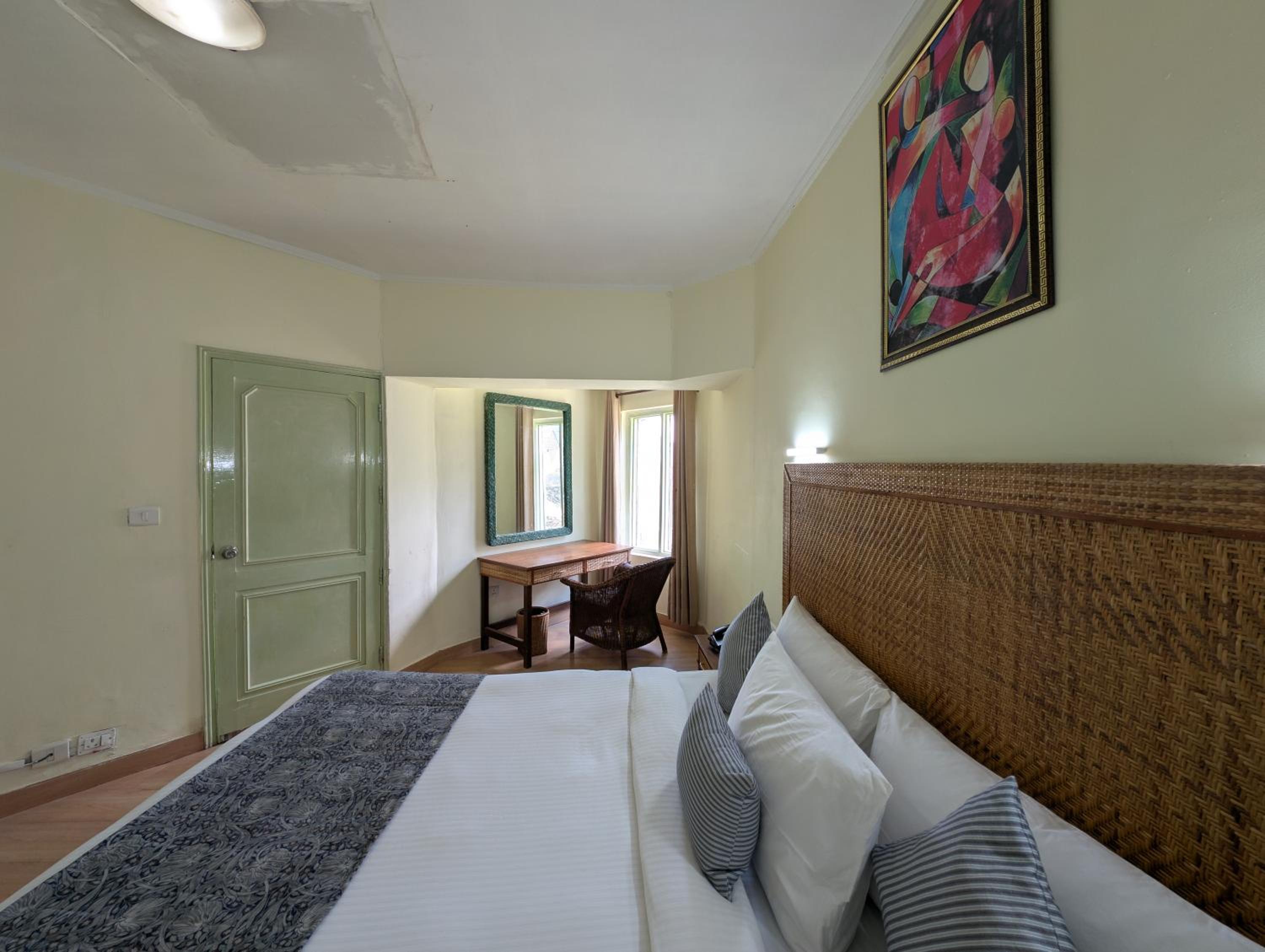 Standard King Room photo 1