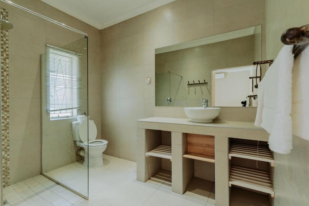 Standard Queen Room photo 3