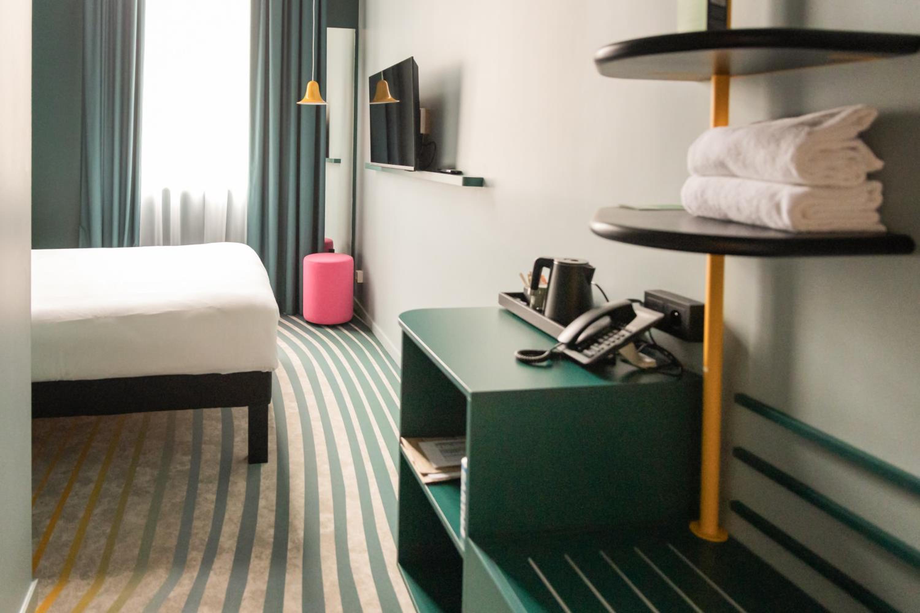 Premium Double Room - Photo 8