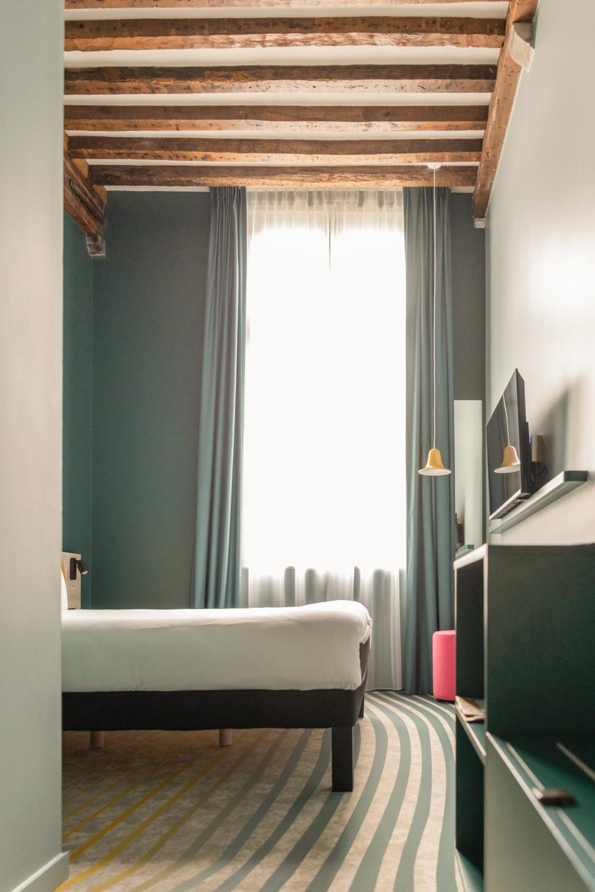 Premium Double Room - Photo 9