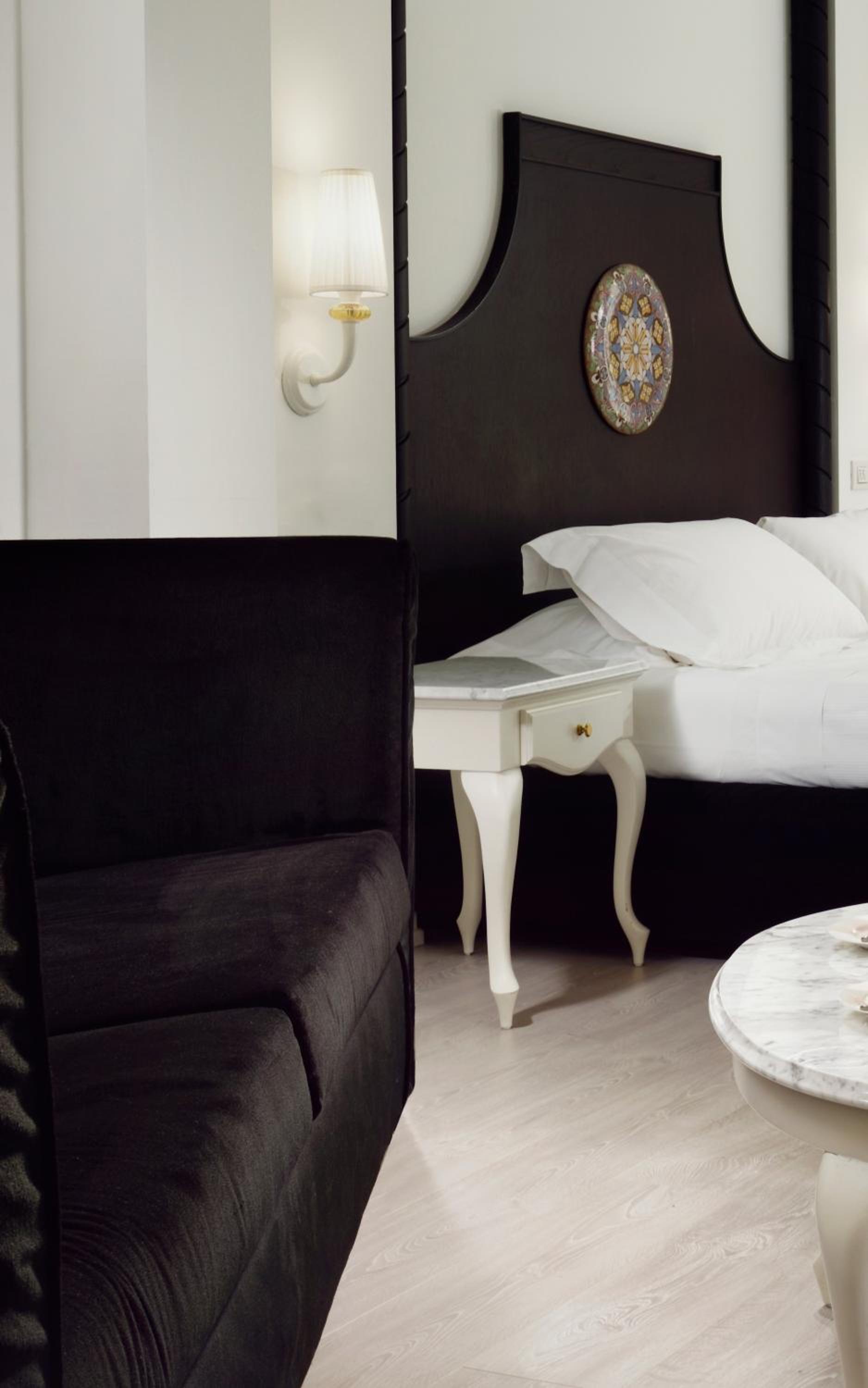 Premium Twin Room - Photo 4
