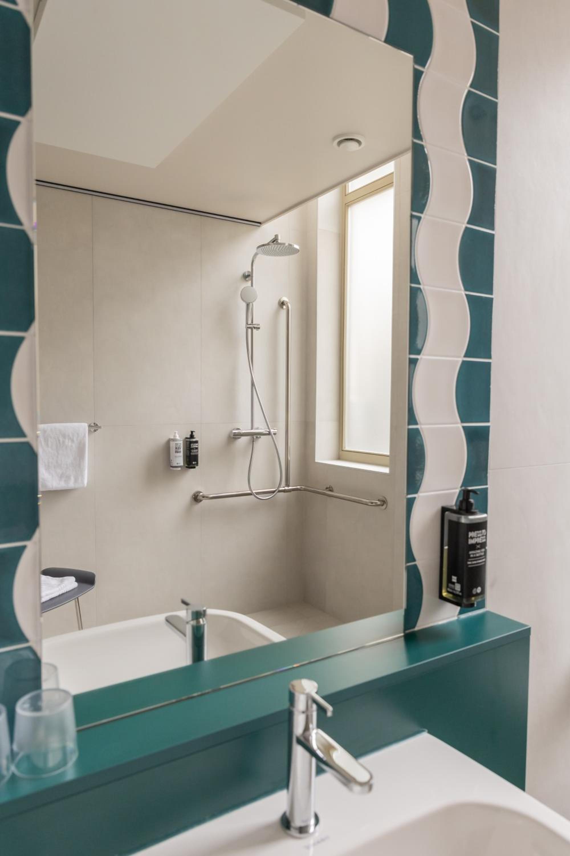 Adapted Premium Deluxe Double Room  - Photo 7