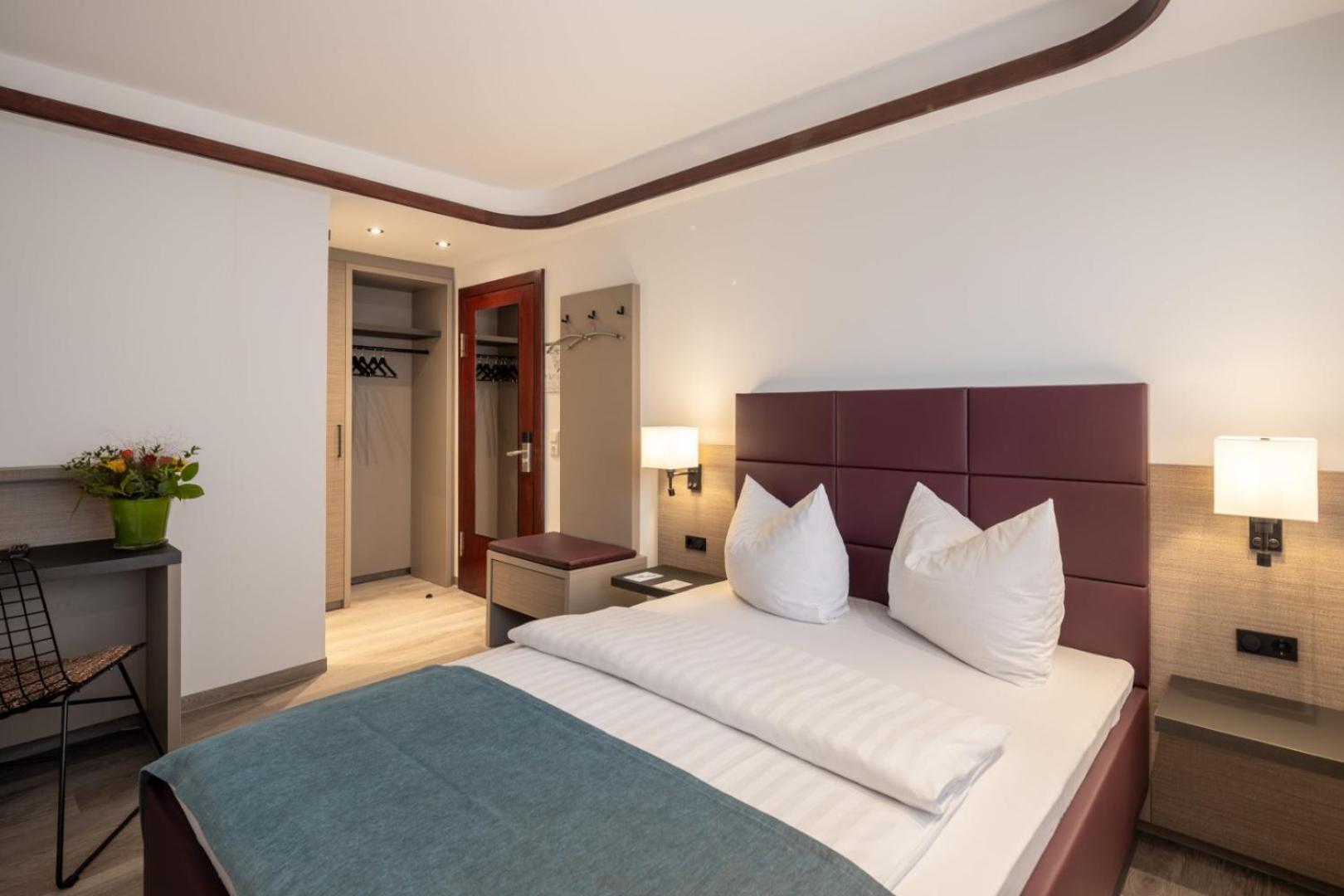 Standard Queen Room photo 1