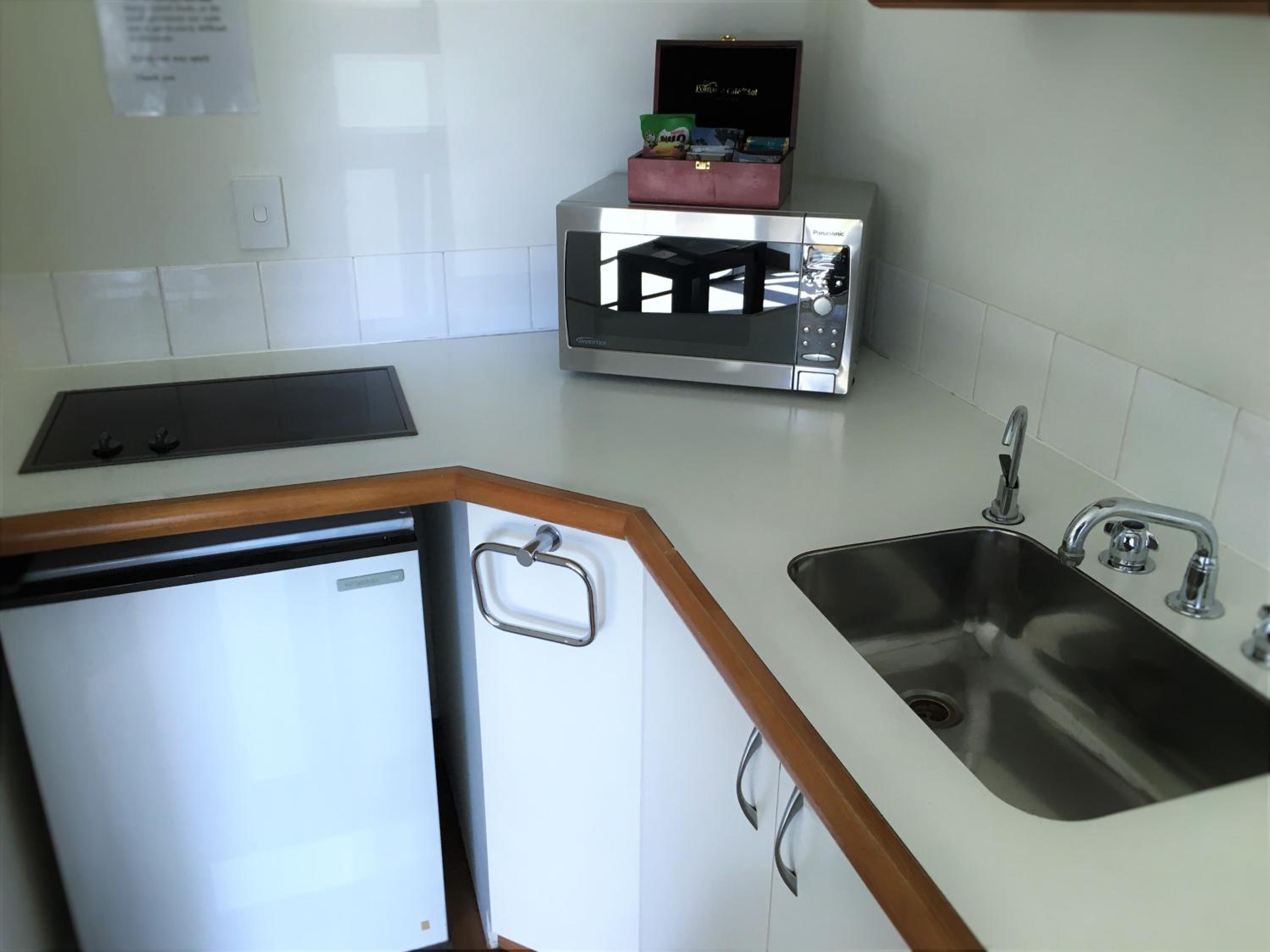 Large One-Bedroom Apartment - Photo 18