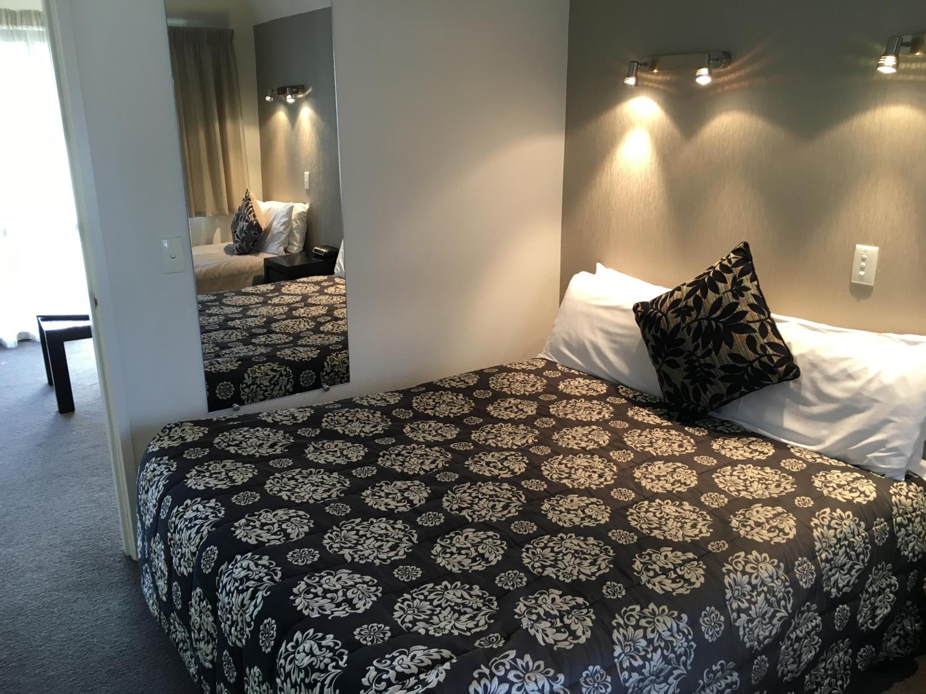 One-Bedroom Apartment - Photo 13