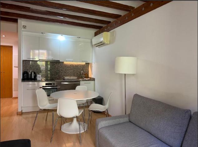 One-Bedroom Apartment photo 3