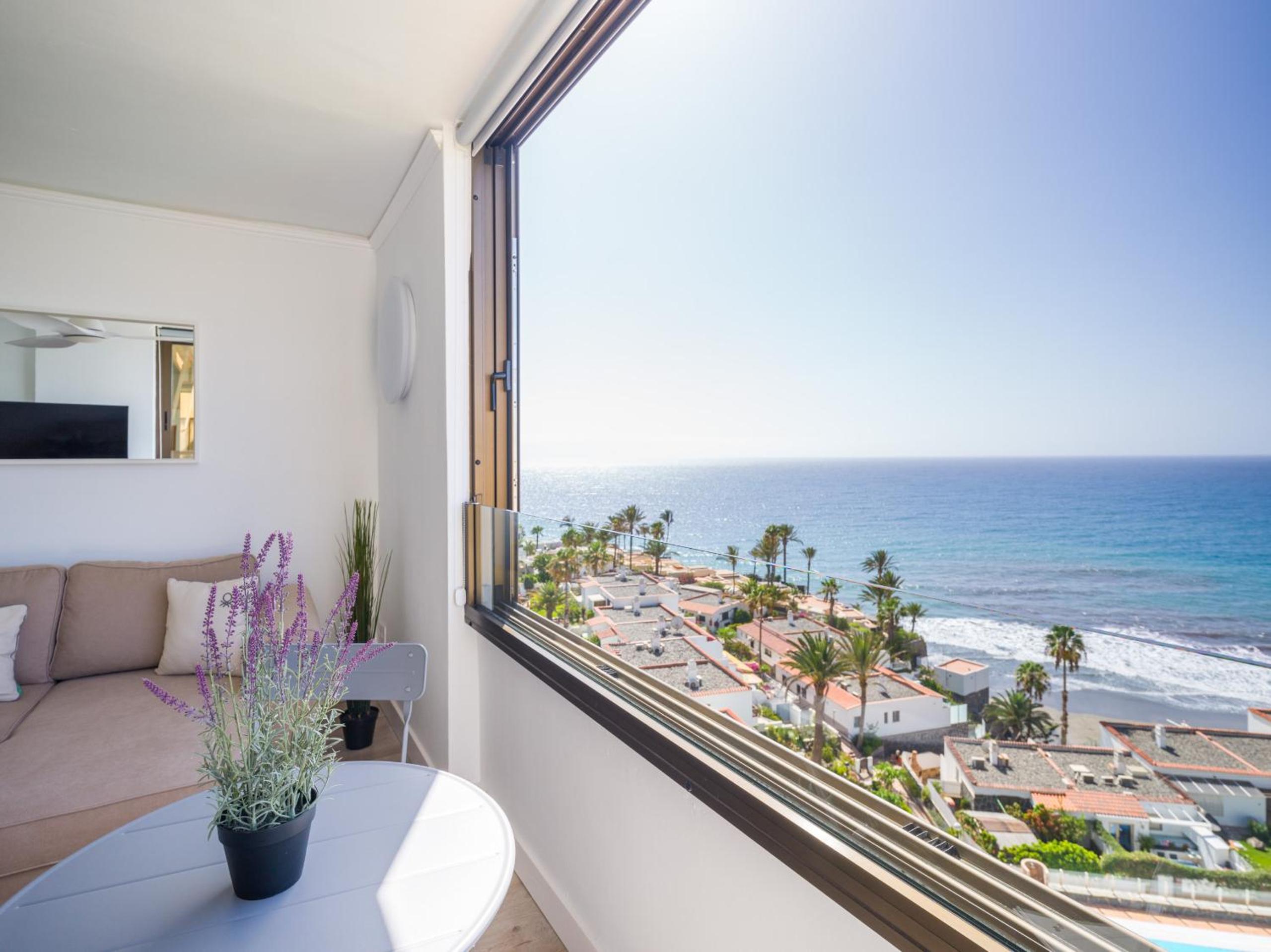 One-Bedroom Apartment with View photo 2