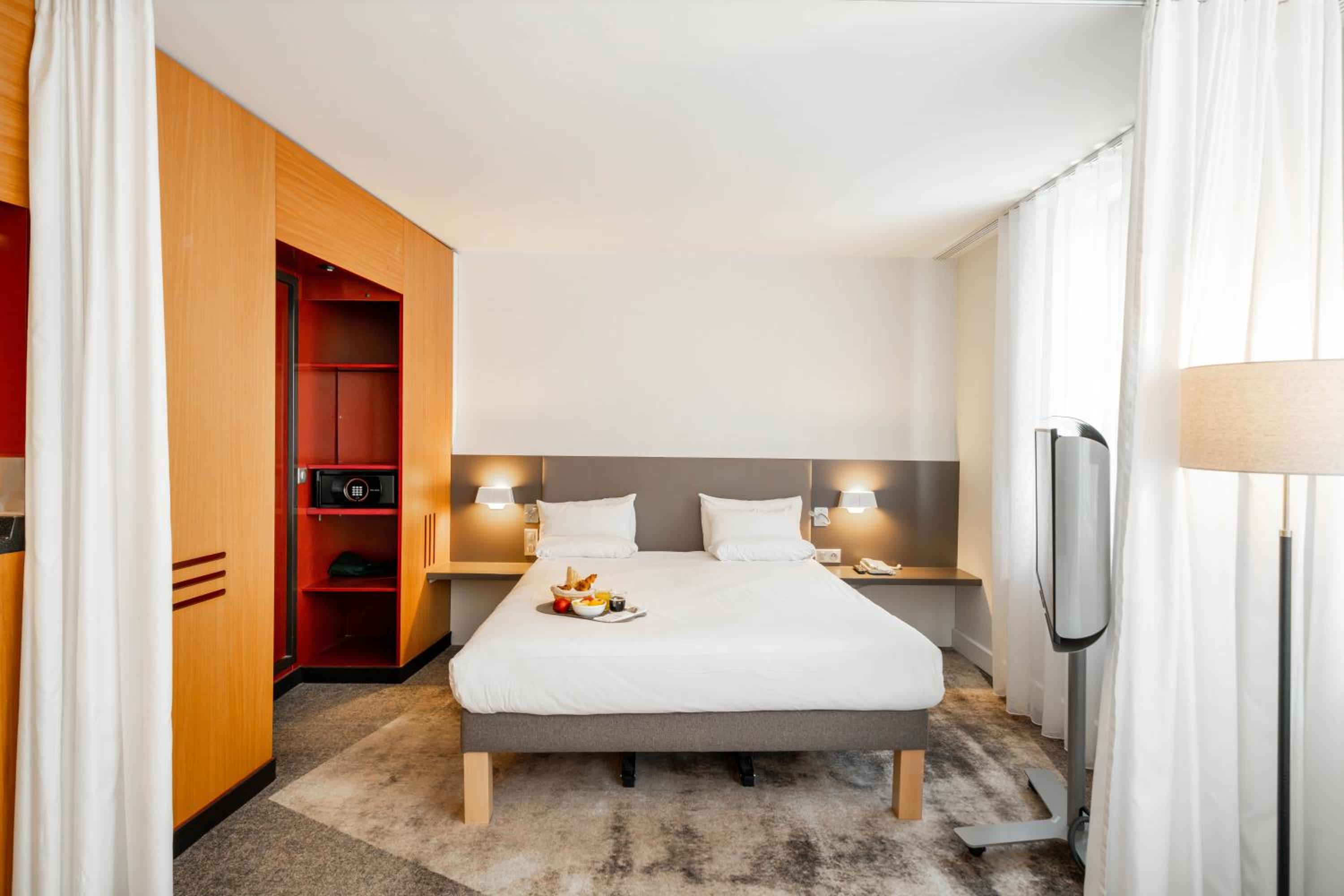 Superior Suite with Sofa thumbnail 6