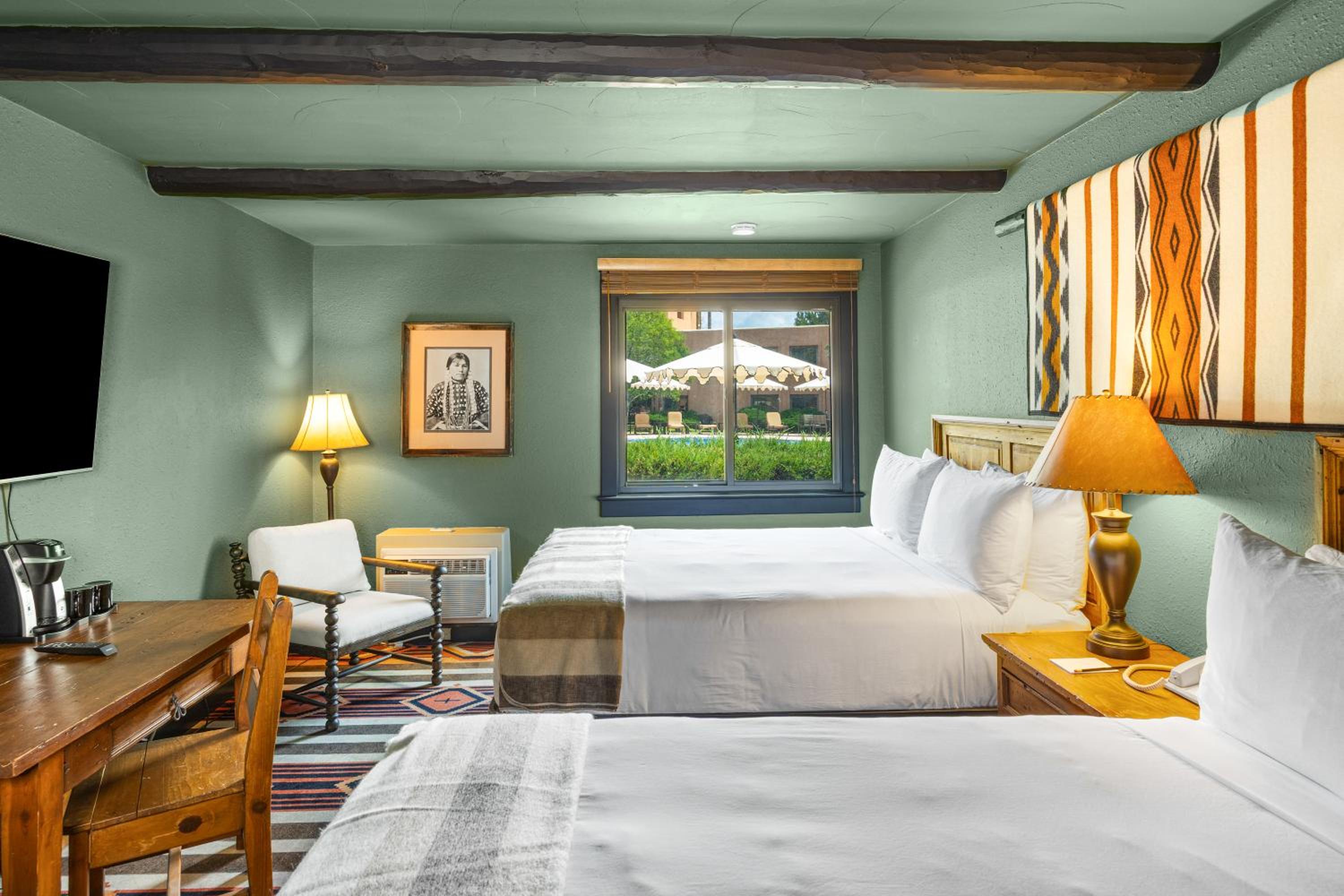 Queen Room with Two Queen Beds - Photo 3