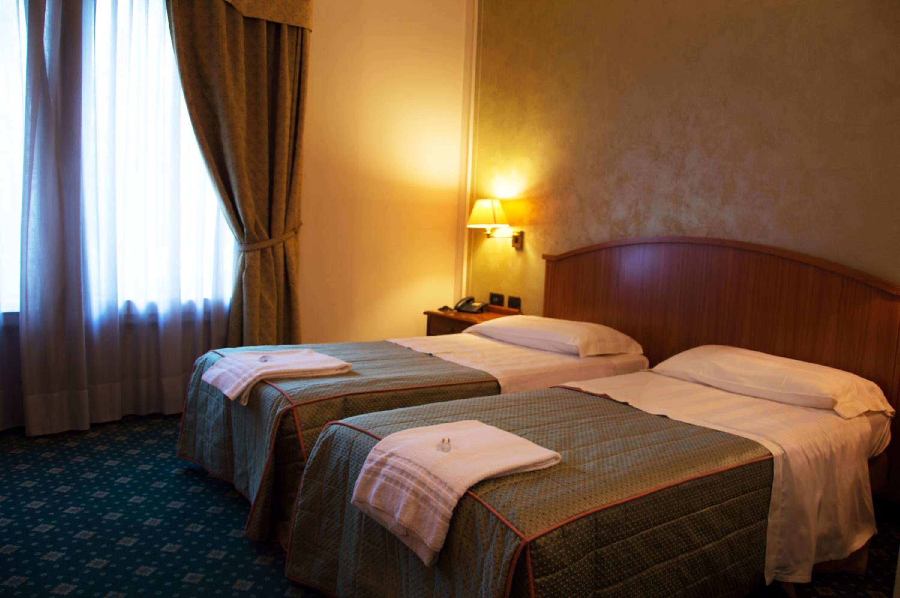 Twin Room - Photo 1