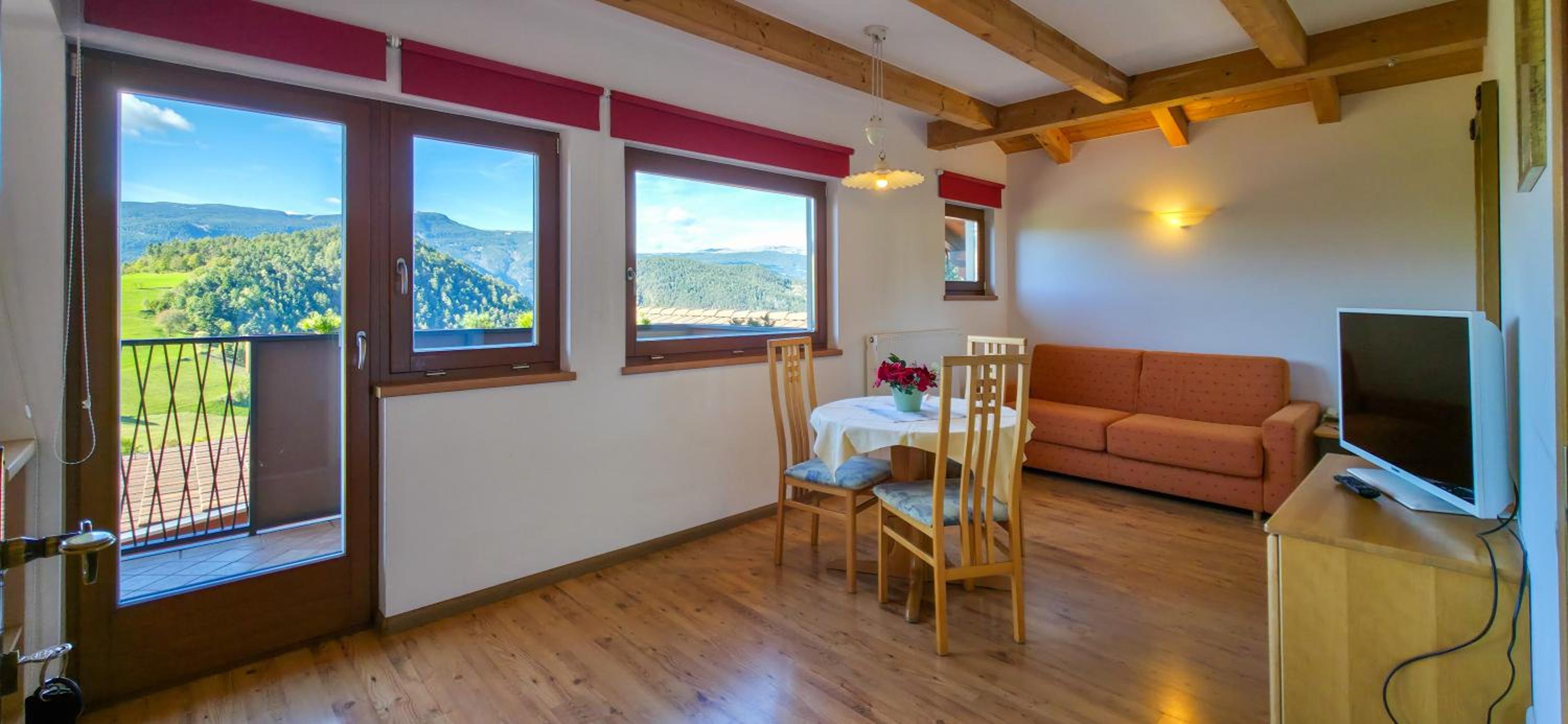 One-Bedroom Apartment with Balcony and Mountain View photo 2