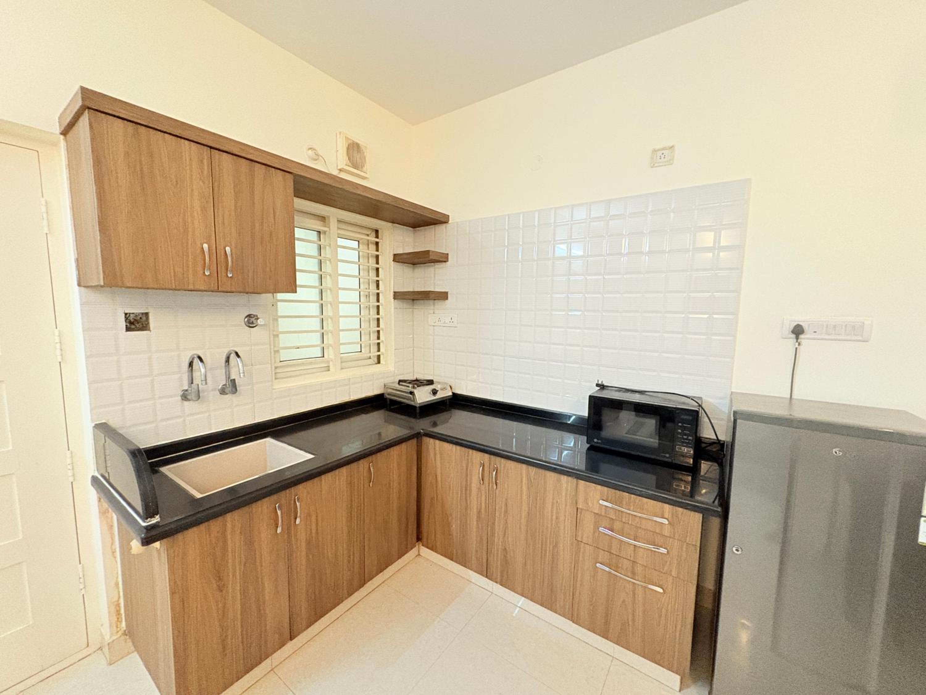 Deluxe One-Bedroom Apartment - Photo 4