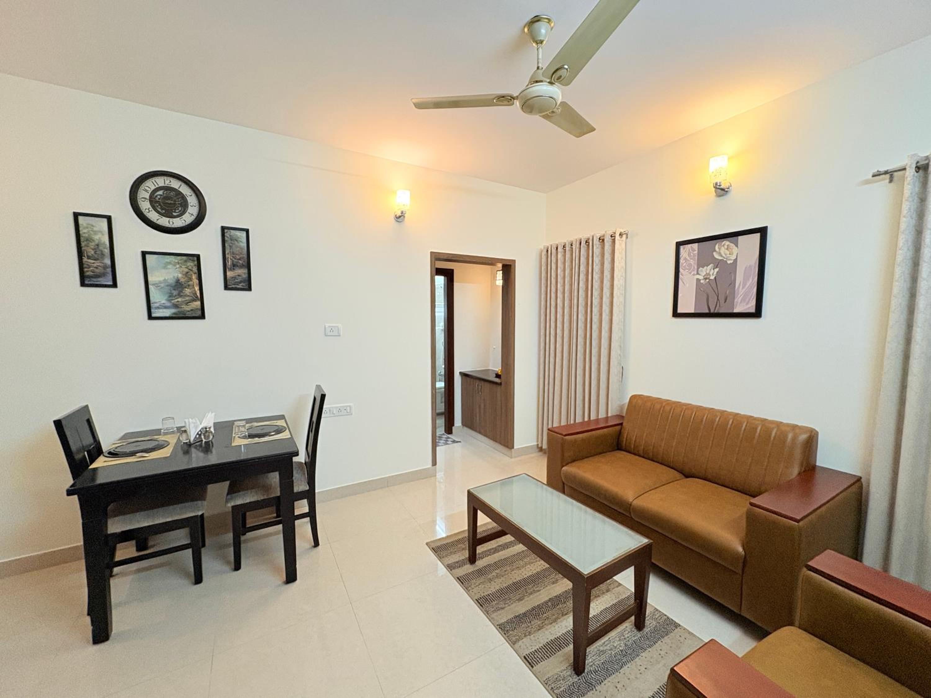 Deluxe One-Bedroom Apartment - Photo 9