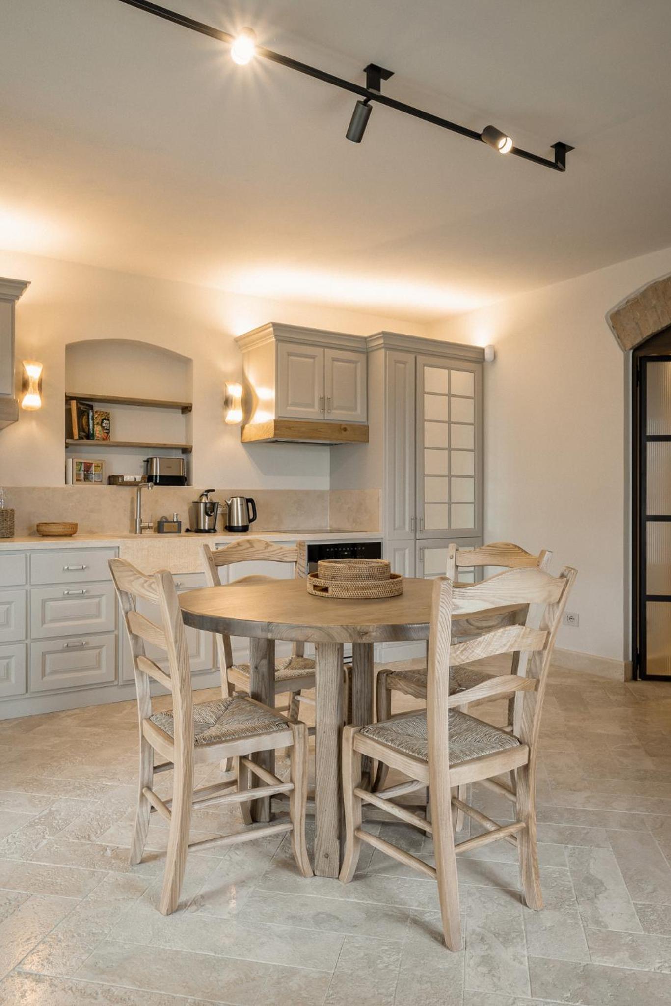 One-Bedroom Deluxe Apartment