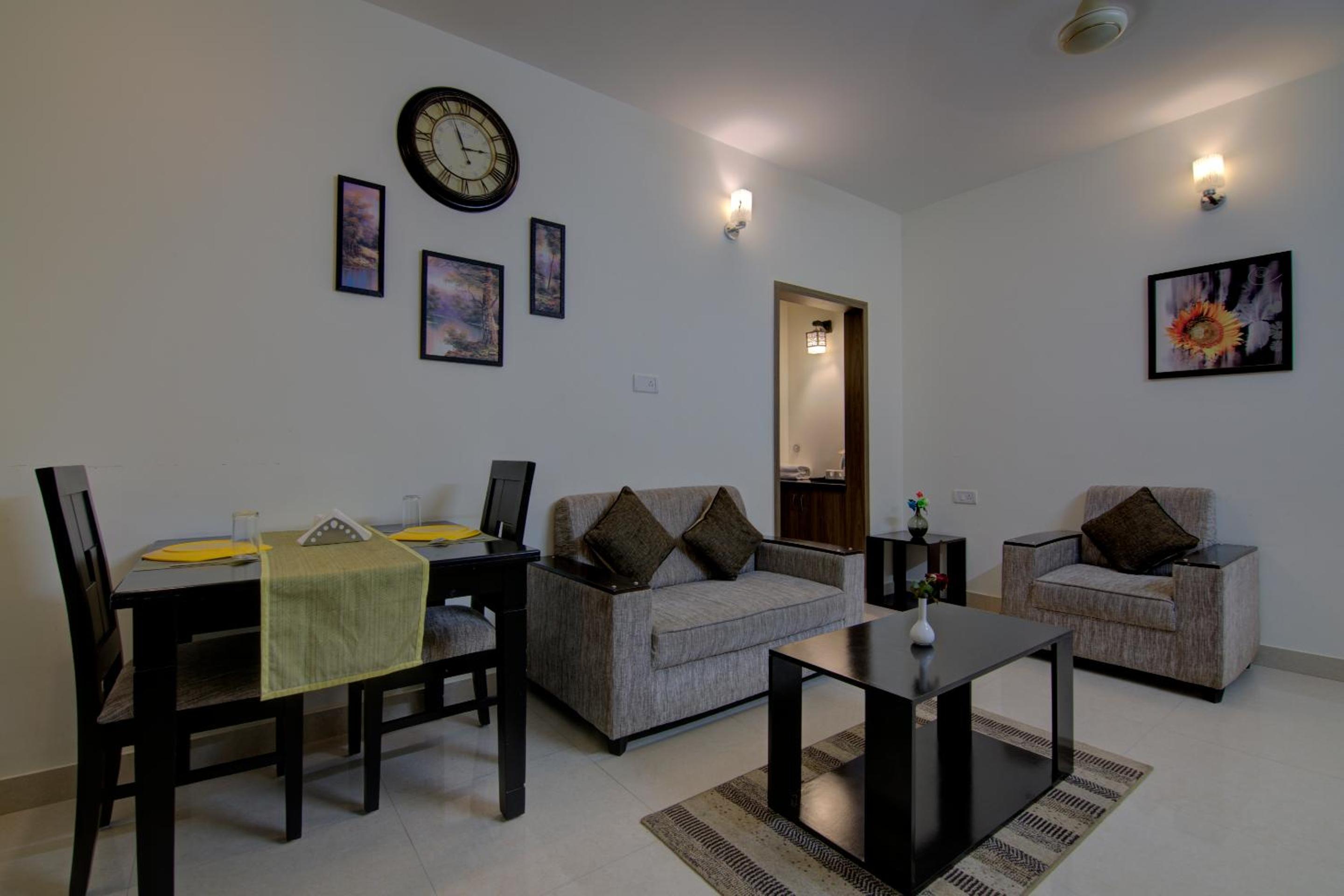 Deluxe One-Bedroom Apartment - Photo 18