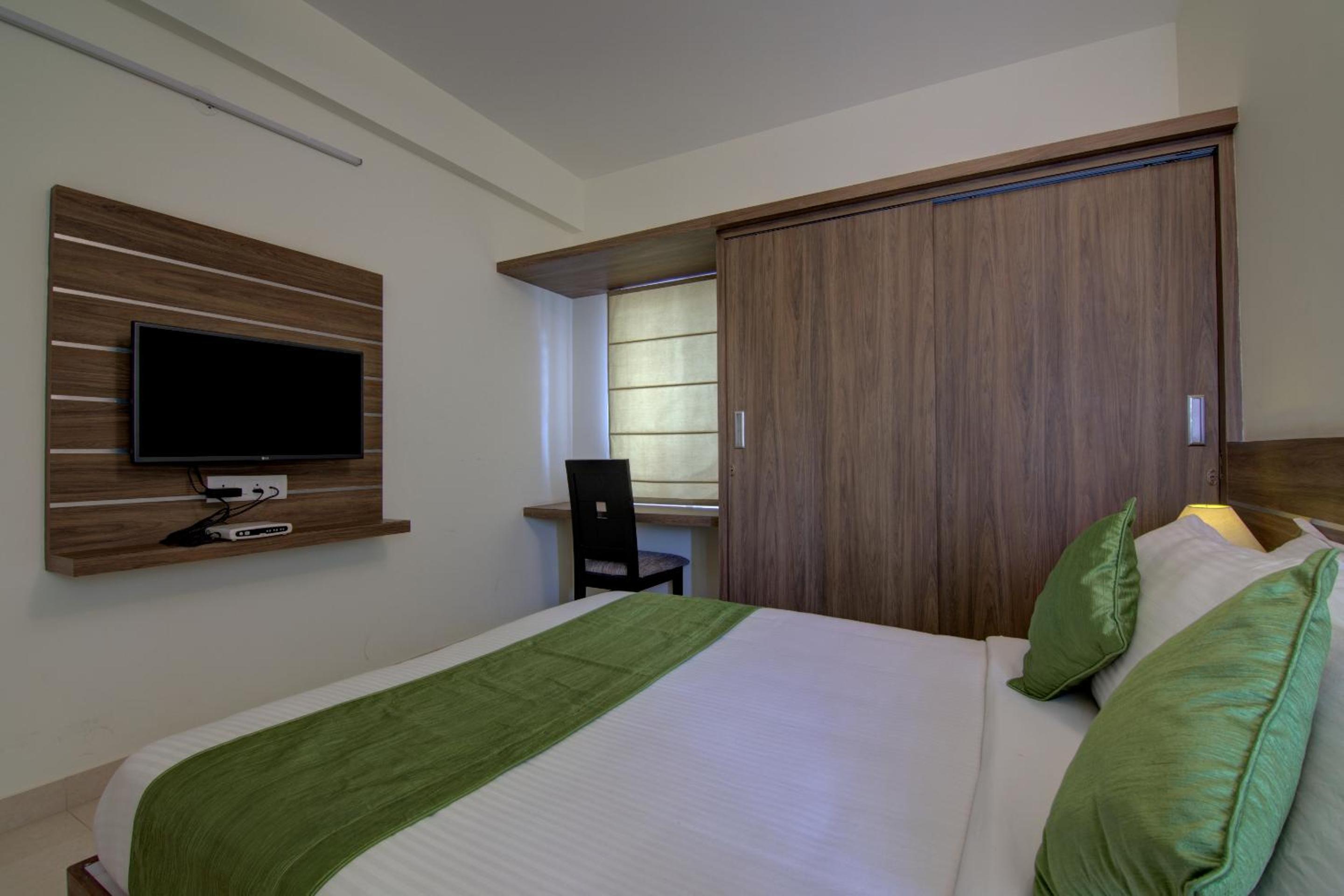Deluxe One-Bedroom Apartment - Photo 17