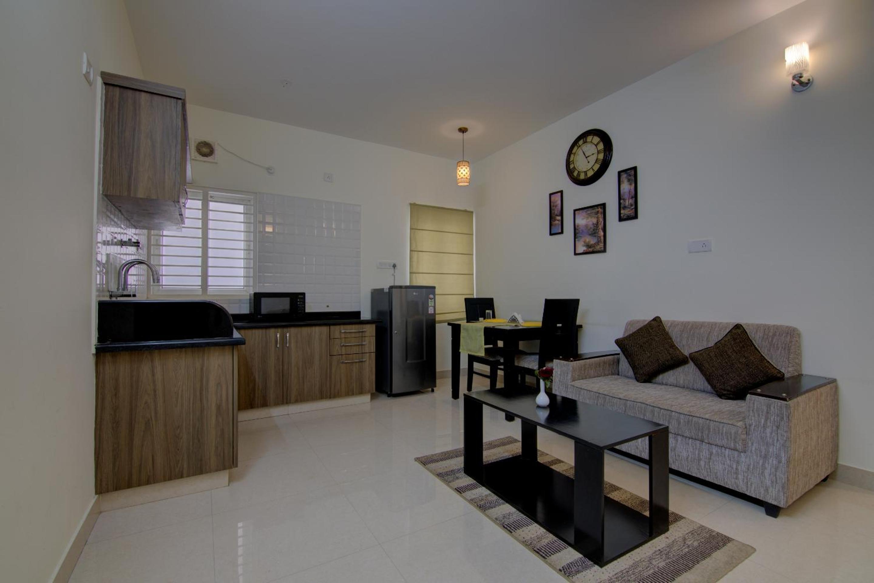 Deluxe One-Bedroom Apartment - Photo 14