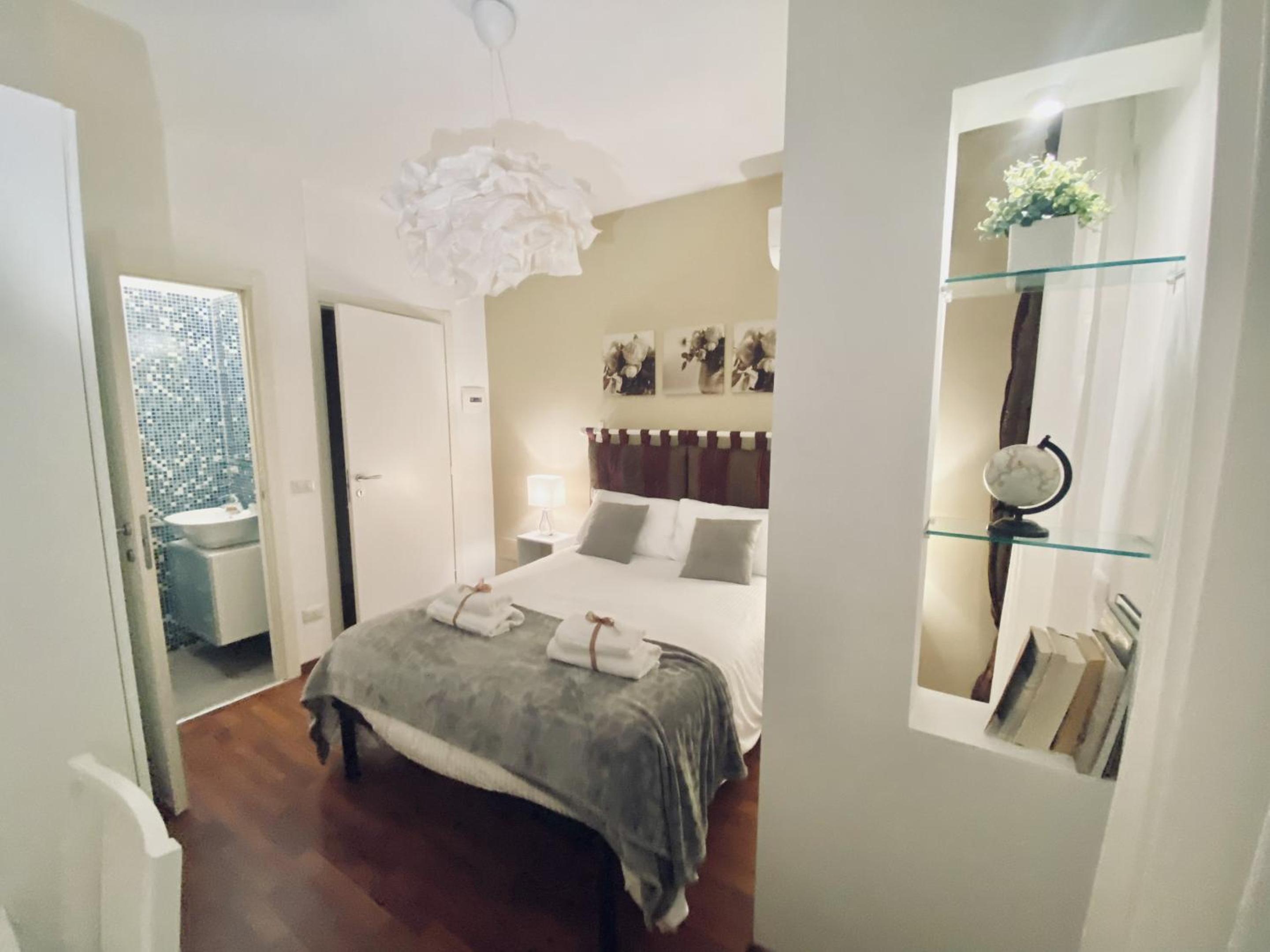 Small Single Room photo 3