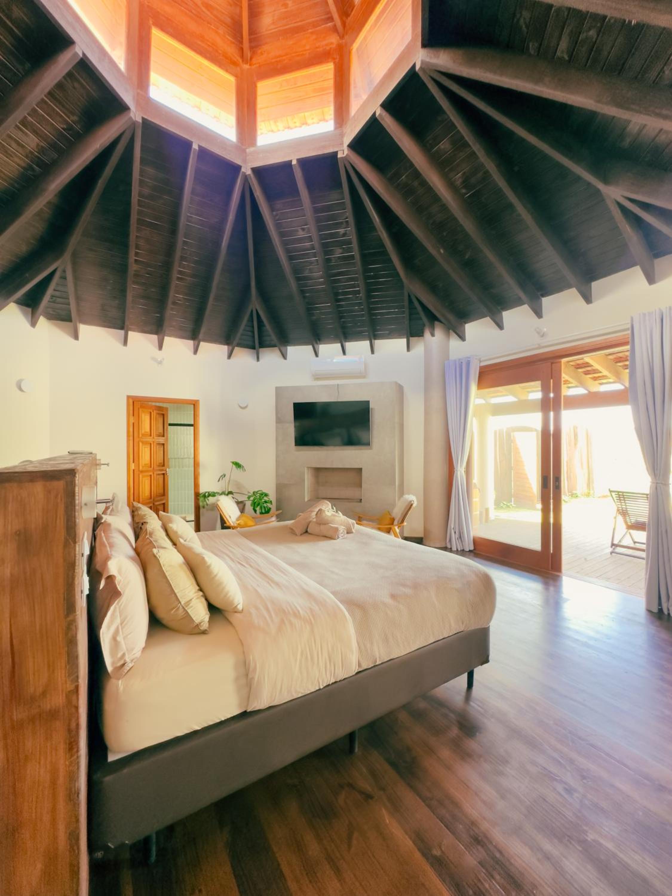Deluxe King Suite - Photo 12