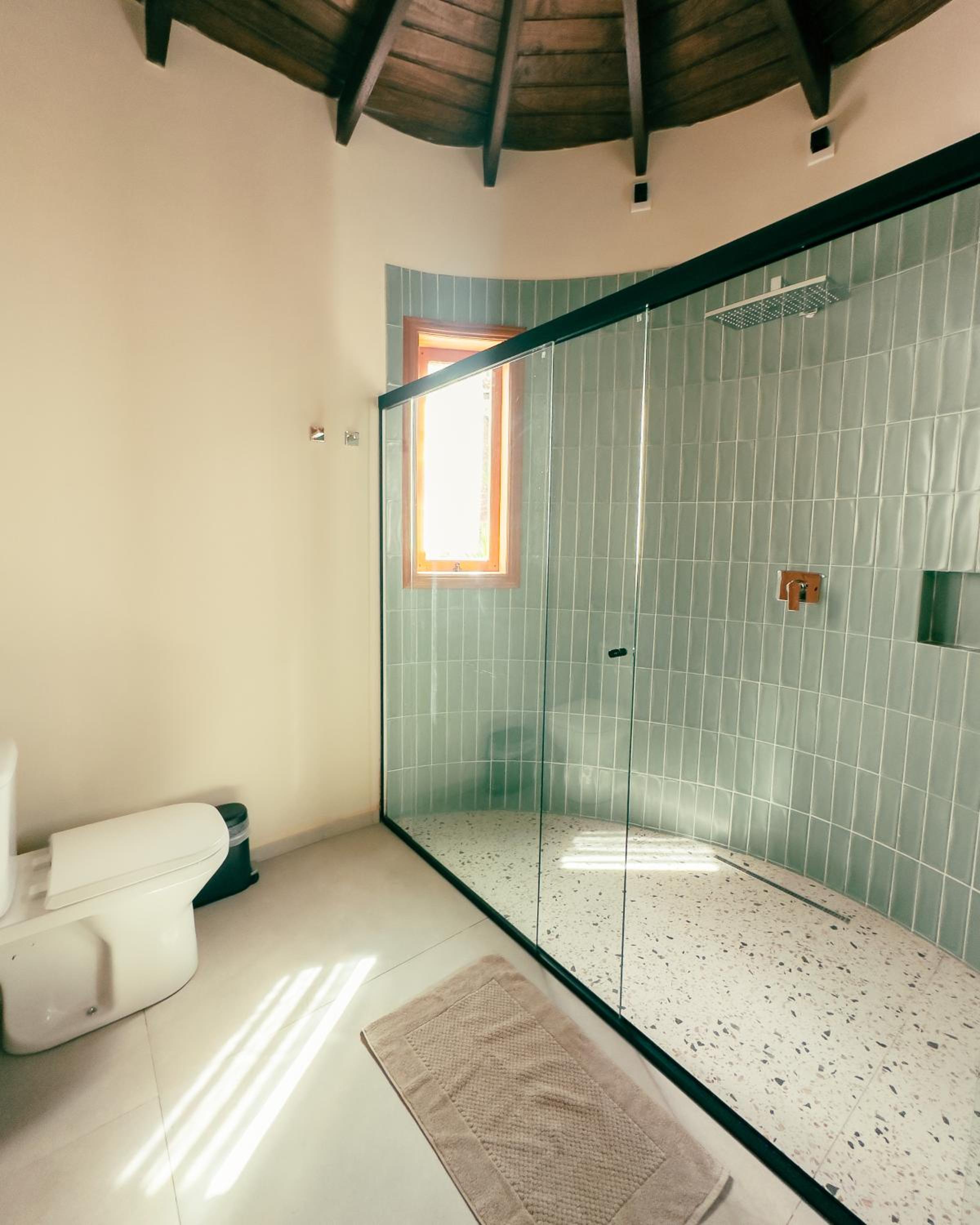 Deluxe King Suite - Photo 15