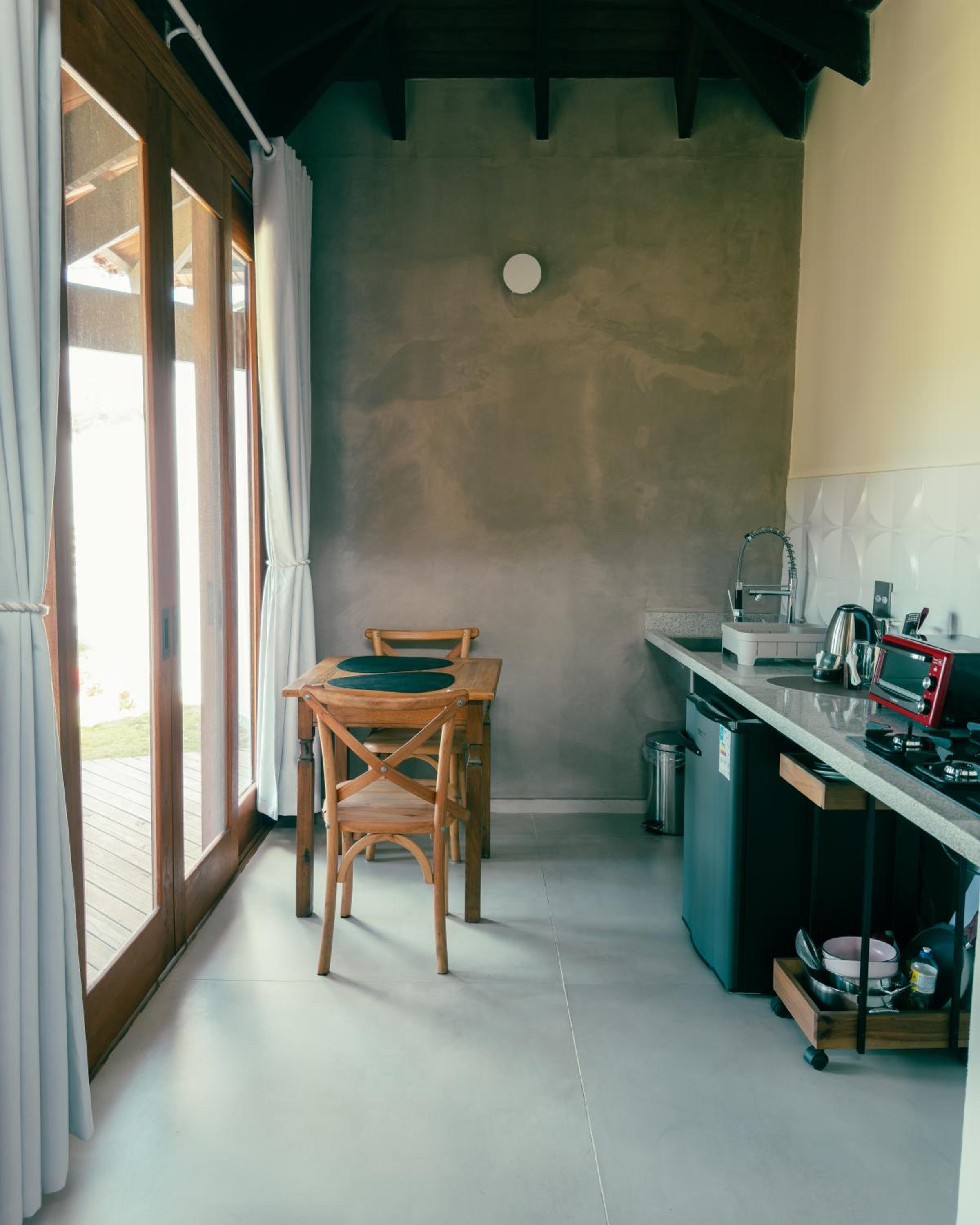 Deluxe King Suite - Photo 17